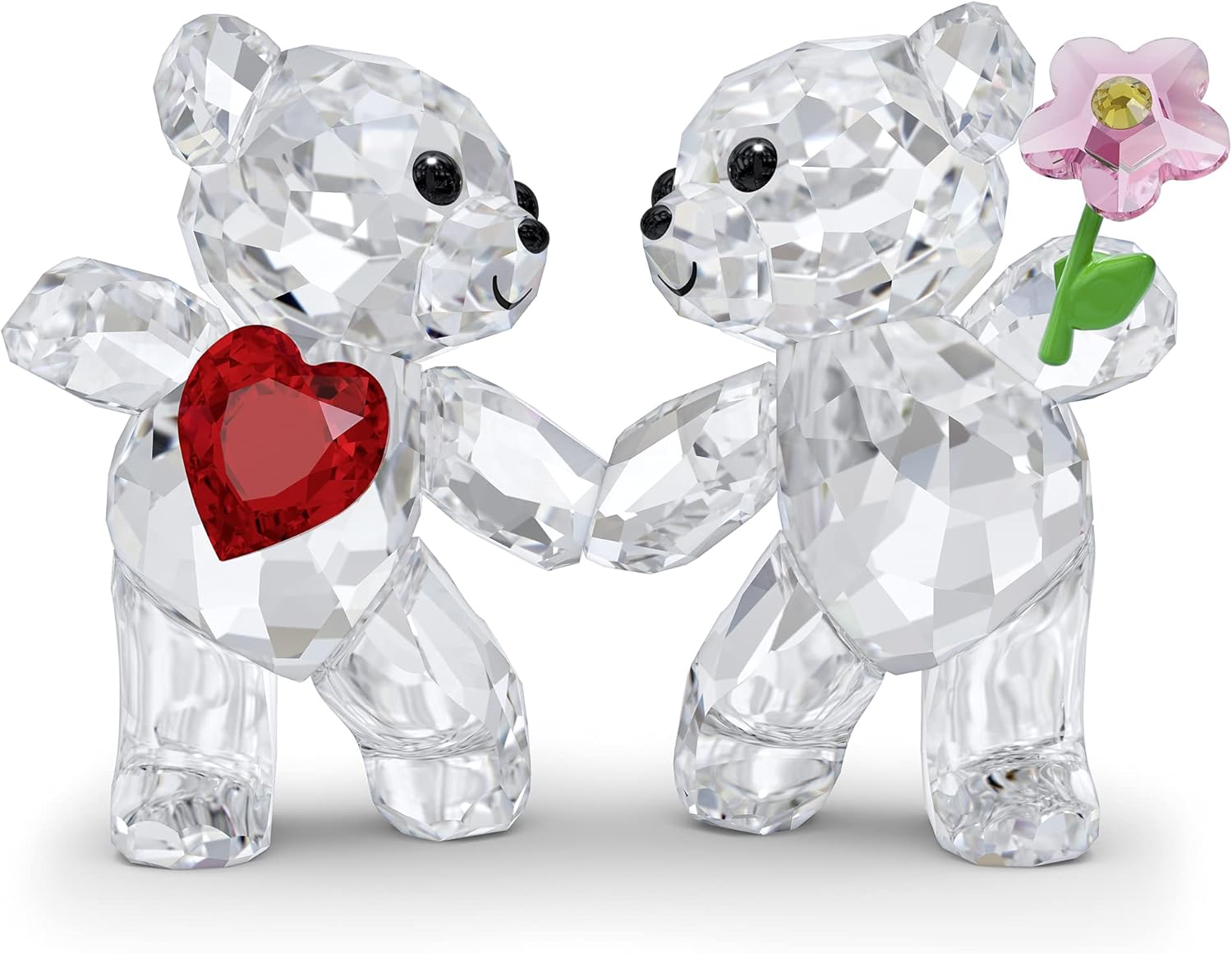 SWAROVSKI Kris Bears Happy Together – Juego de figuras de cristal Swarovski transparente con un corazón rojo y acento de flor rosa, parte de la