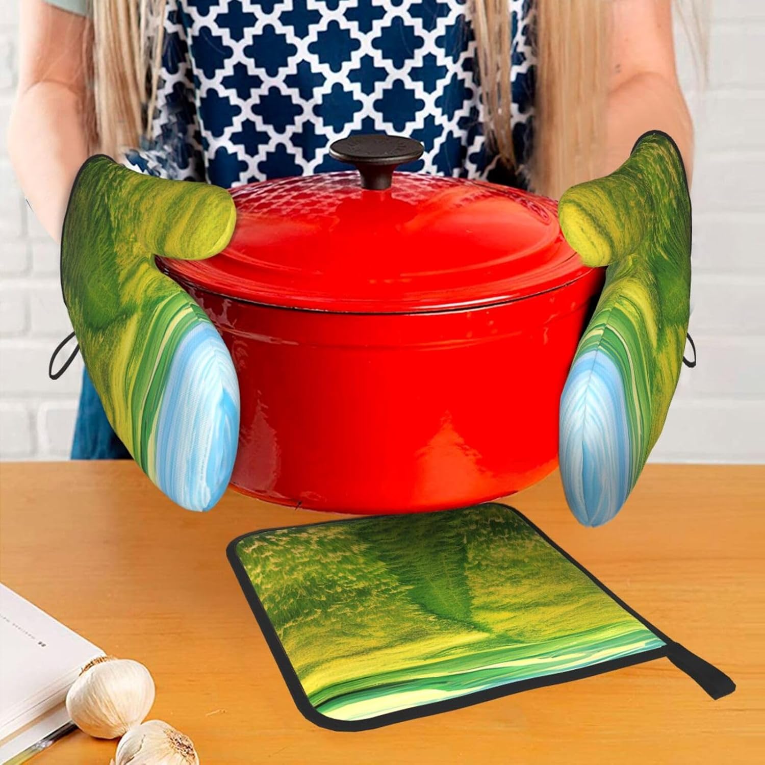 Grassland Paths Anti-Scald Gloves and Pot Holders 3-Piece Set for Kitchen Baking and Grilling Christmas Mother’s Day Housewarming Gift