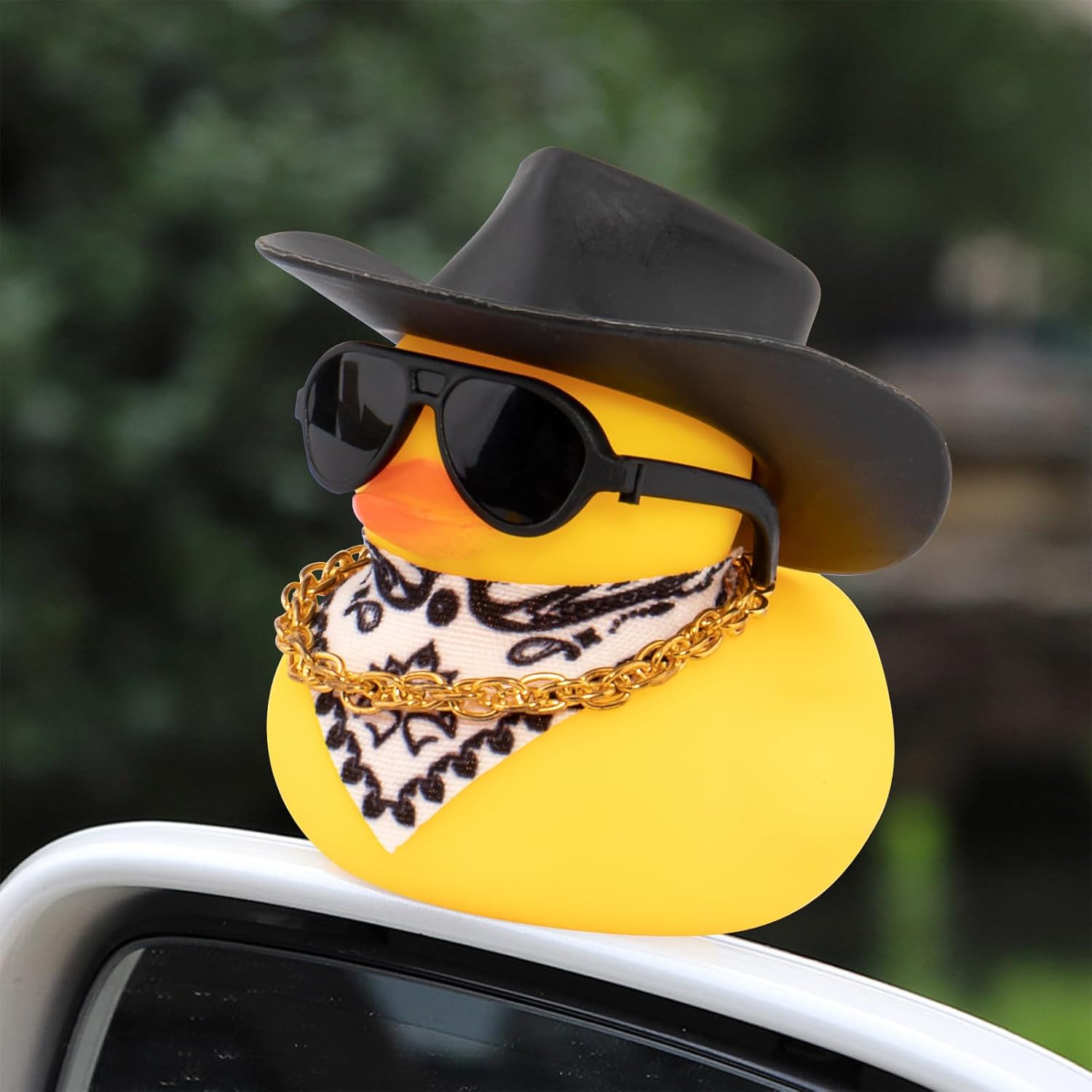 wonuu Pato de goma para automóvil, decoración de pato amarillo con sombrero de sol, collar, gafas de sol para decoración de tablero de automóvil,