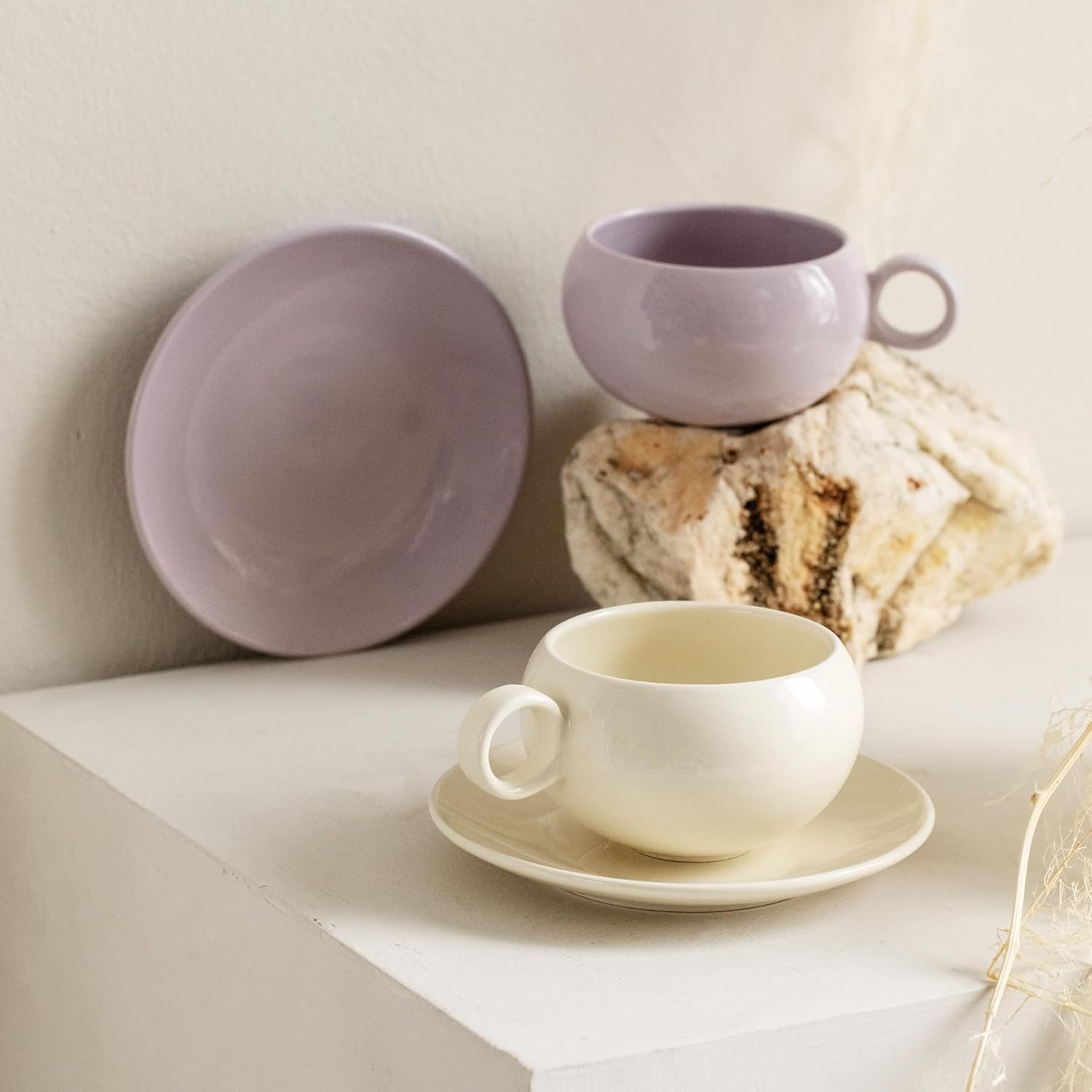 Taza de café de cerámica con platillo, 9 onzas para bebidas de café, café con leche, moca de café, leche y té (2 x crema + 2 x morado)