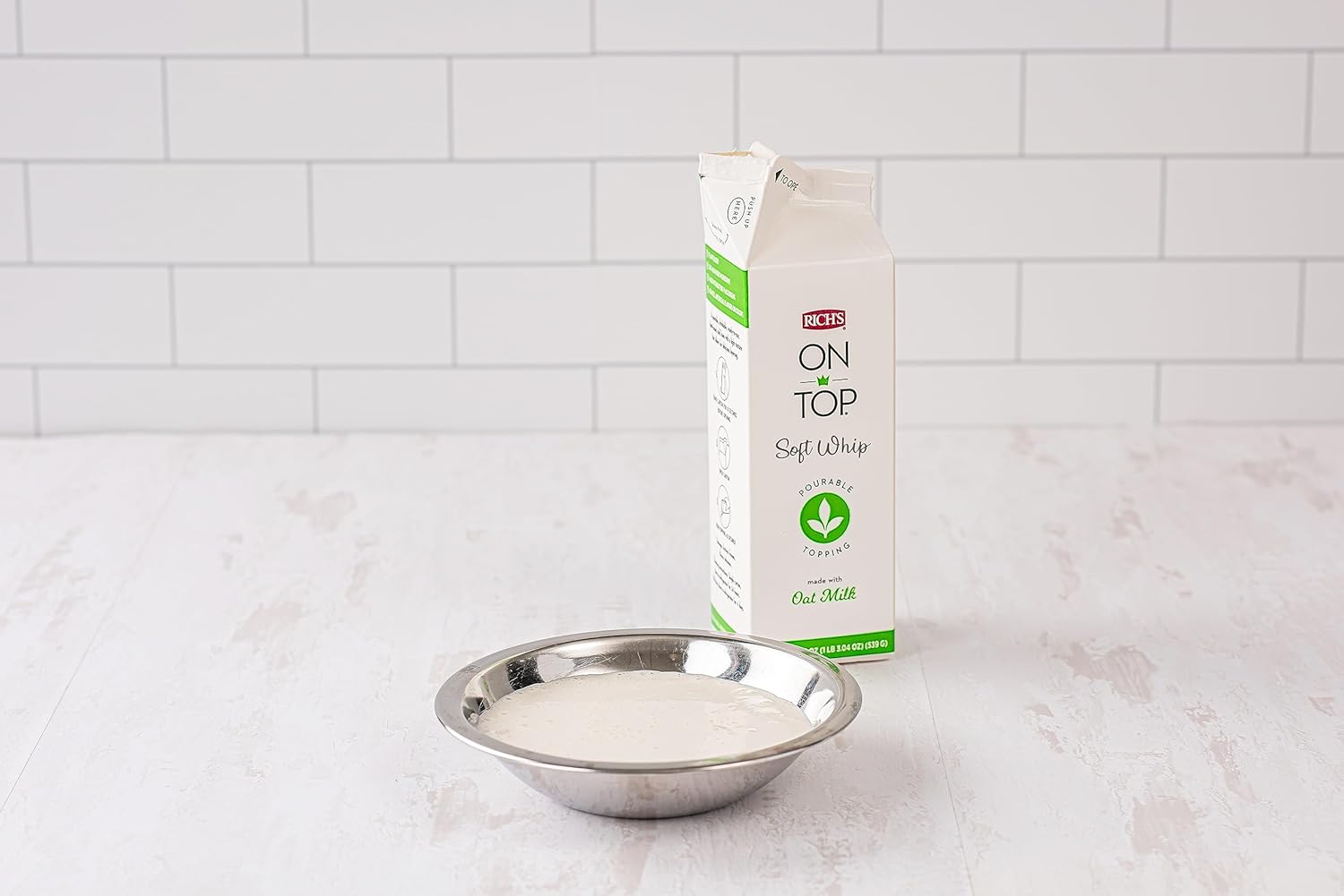 Rich’s Leche de avena en la parte superior, suave batido, cobertura de espuma fría vertible, congelada, paquete de 12, cajas de 19.04 onzas