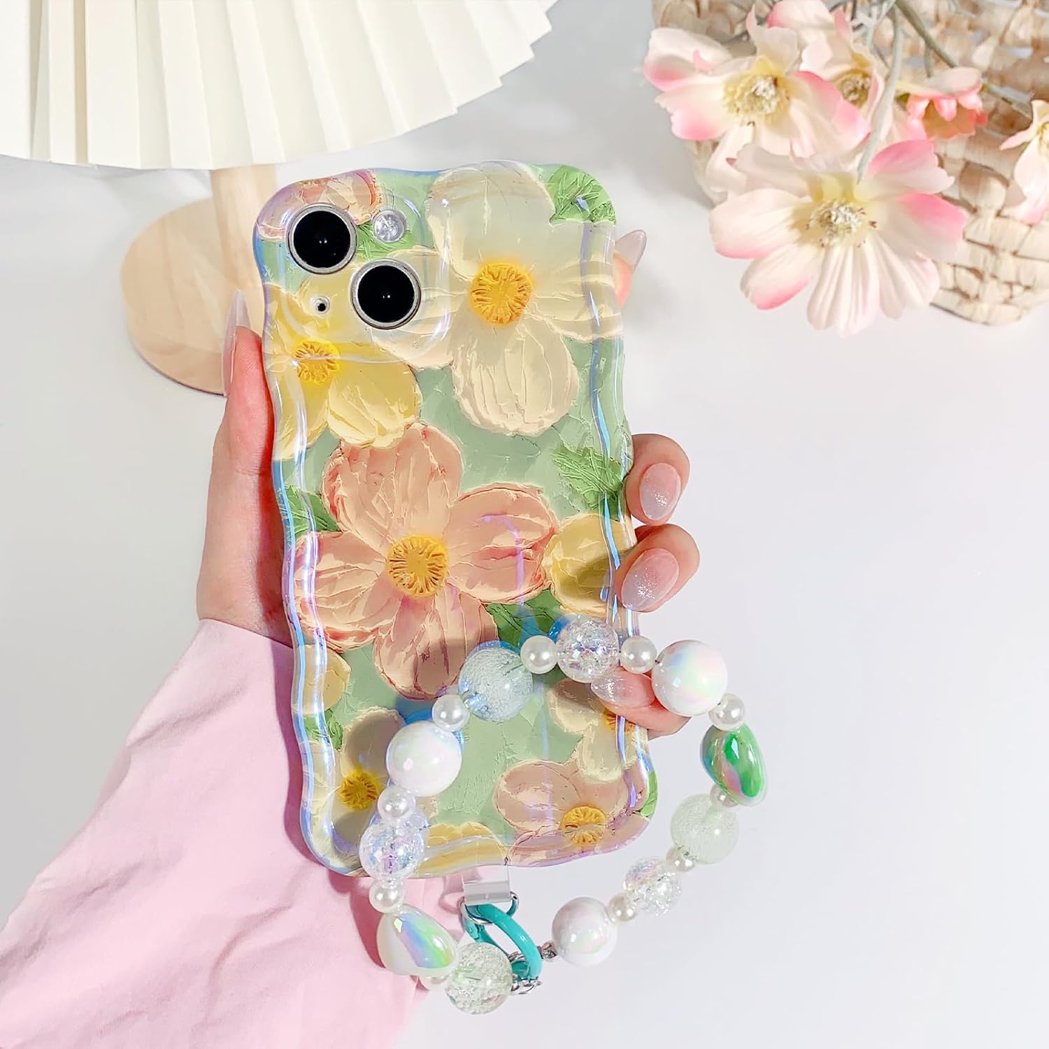 NITITOP Funda compatible con iPhone 13, bonita funda de pulsera floral de flores de aceite con bonita correa de muñeca verde para mujeres y niñas,