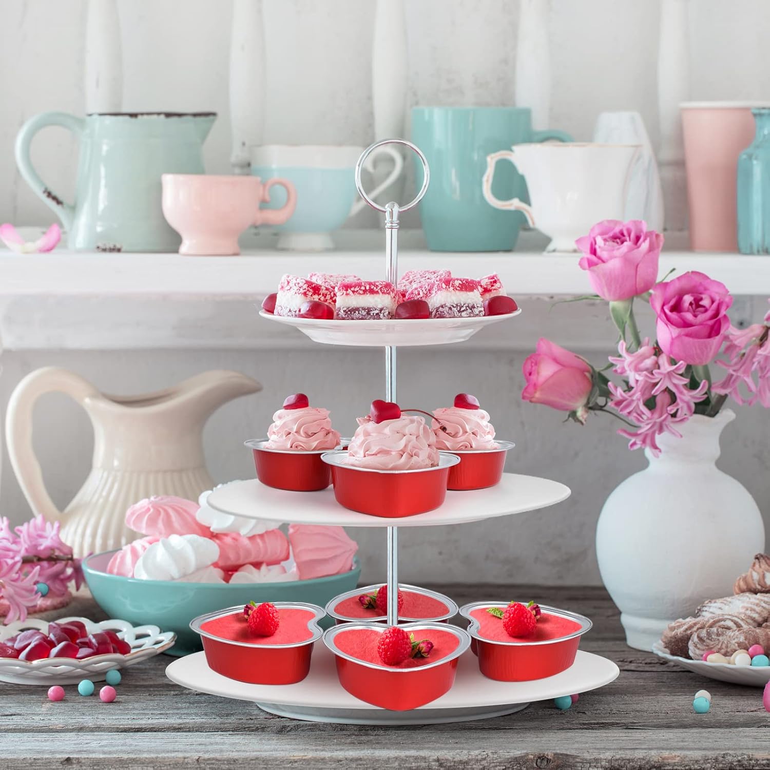ELECLAND Juego de 50 moldes de papel de aluminio con forma de corazón rojo de 3.4 onzas con tapas, para postres, para hornear, cupcakes, para San