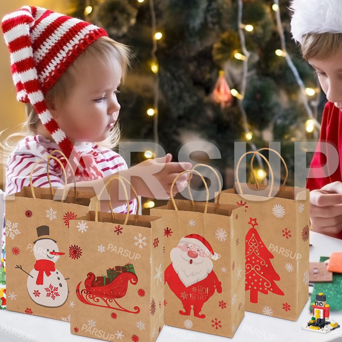 Bolsas de regalo de papel kraft de Navidad, 12 unidades de estilos surtidos, bolsas de papel pequeñas de Navidad con asas, bolsas de regalo de