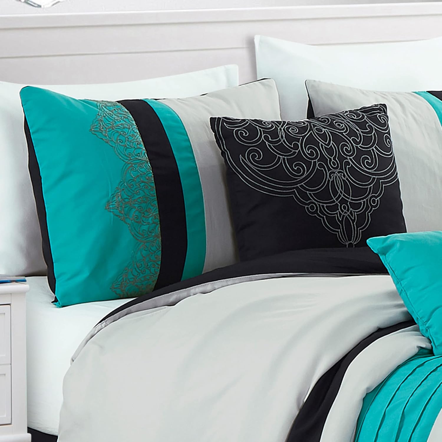 Chezmoi Collection Chloe – Juego de edredón de 7 piezas, diseño geométrico de medallón, plisado, a rayas, color verde azulado, gris, negro, tamaño