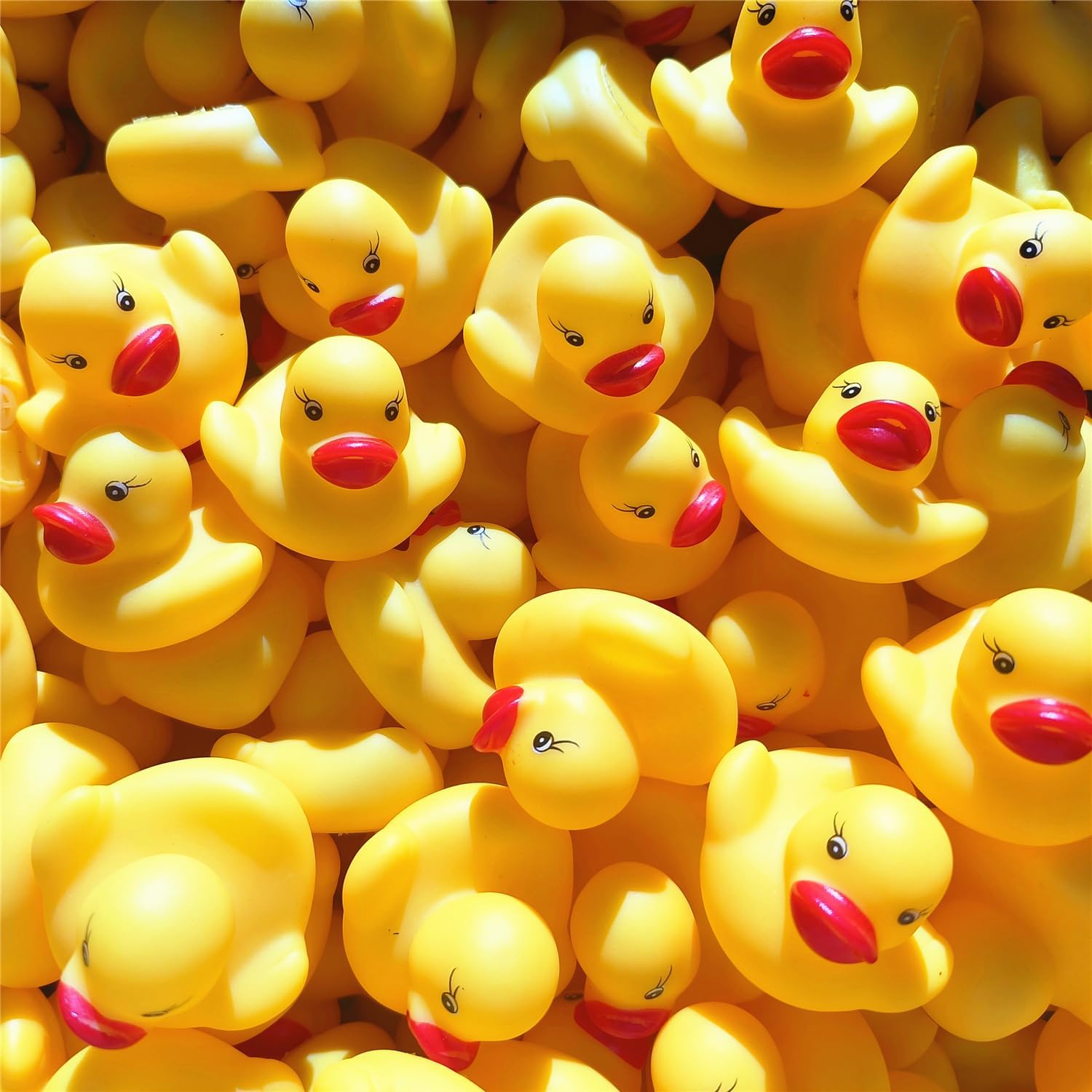 50 piezas de flotador y chirrido mini pato de goma para el baño del bebé Ducky Sound ShowerToys para niños celebrar la alegría de los niños