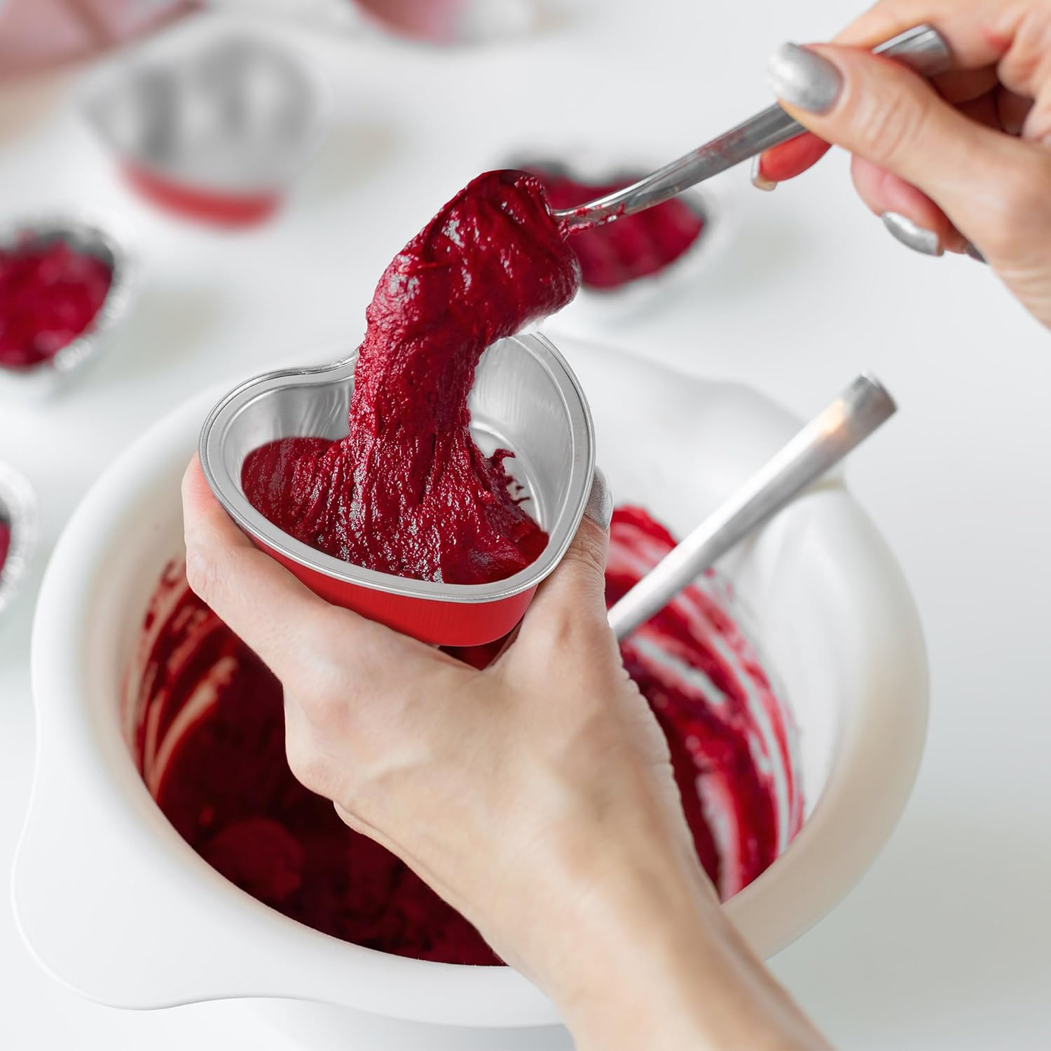 120 piezas de 3.4 onzas de 3.4 onzas en forma de corazón de San Valentín con tapas y cucharas, mini moldes de papel de aluminio para pasteles,