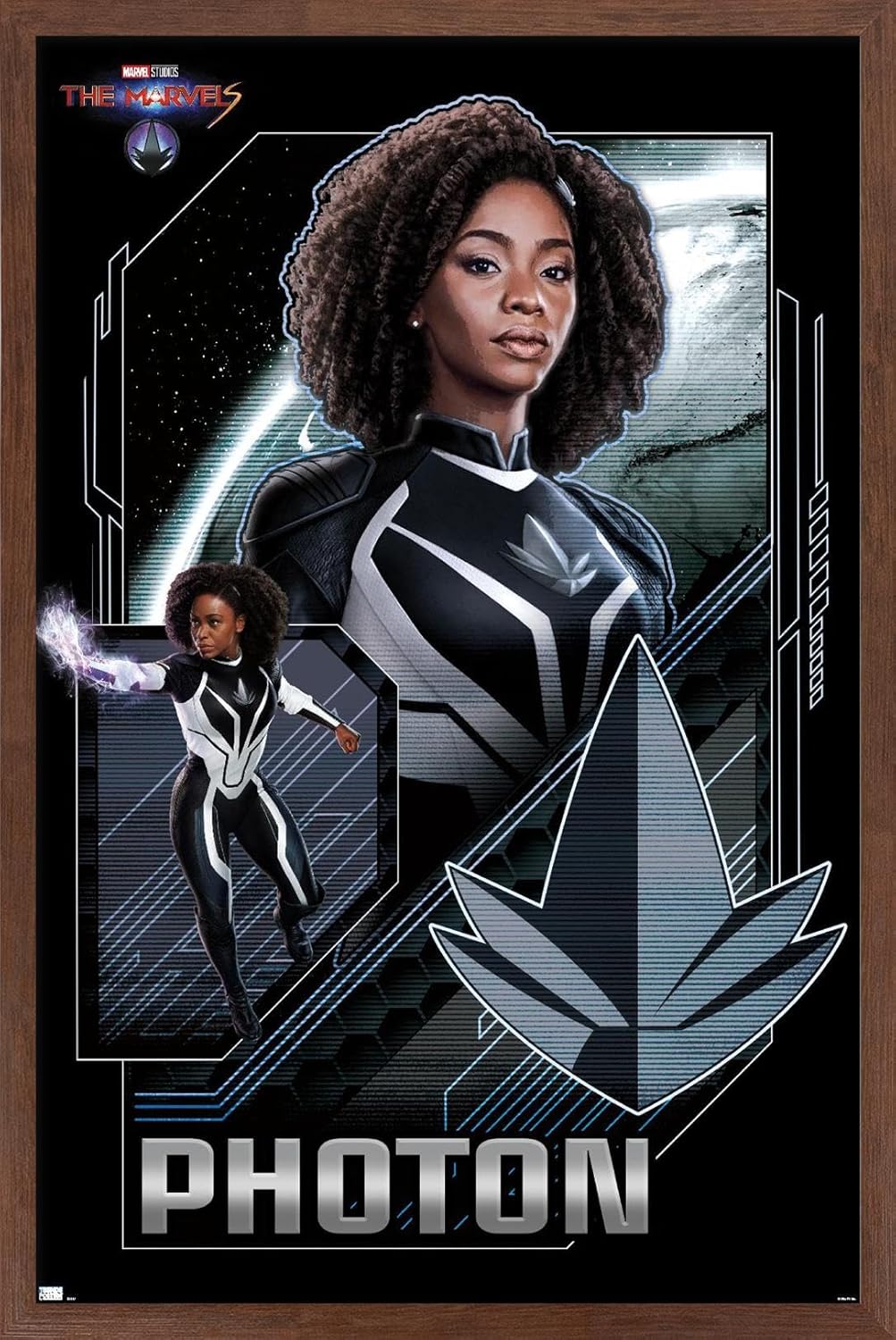 Trends International Marvel The Marvels – Póster de pared con fotón, 14.72 x 22.37 pulgadas, versión enmarcada de caoba