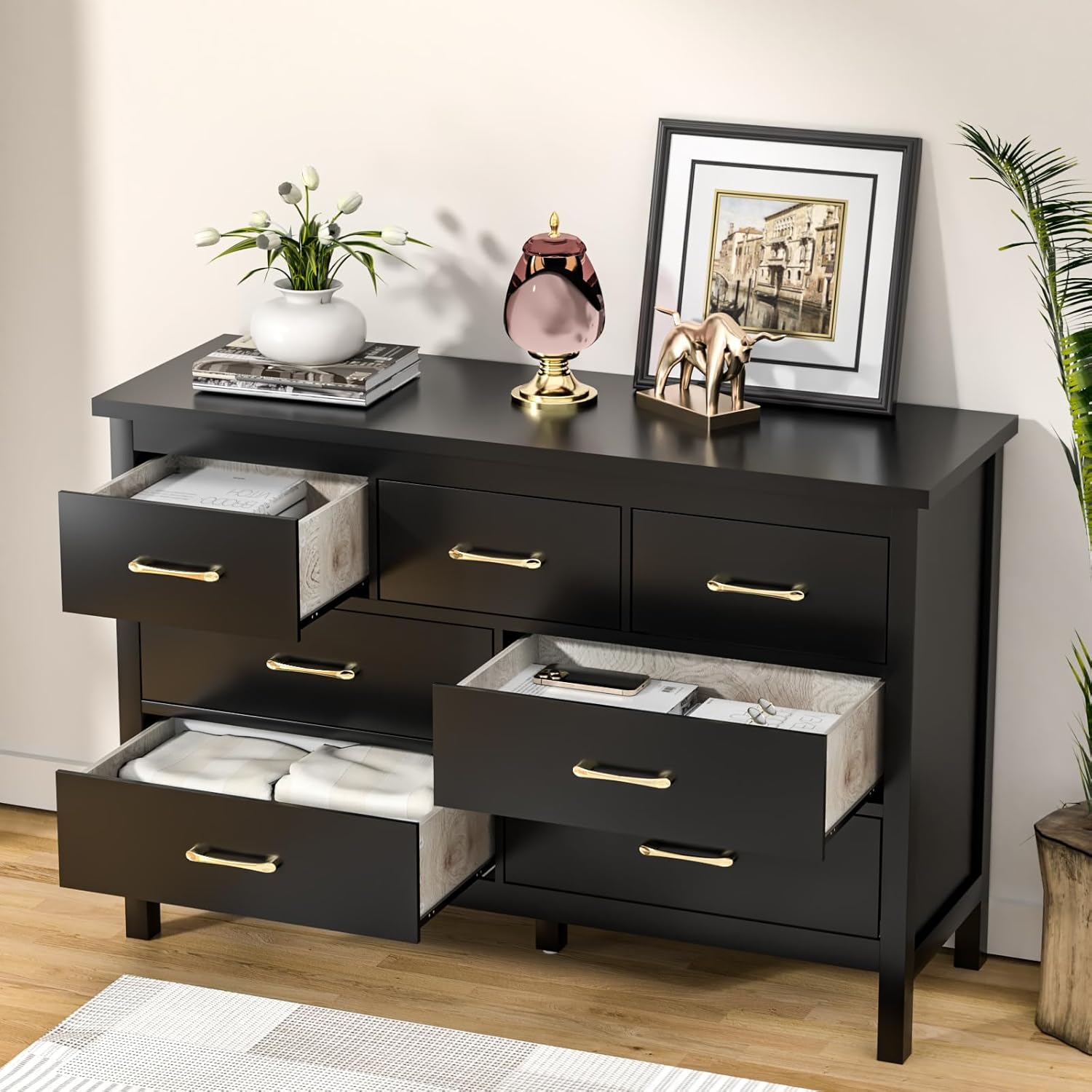 Cómoda negra, cómoda de 7 cajones con asas de metal doradas, baúl de almacenamiento de madera, cómoda moderna para dormitorio