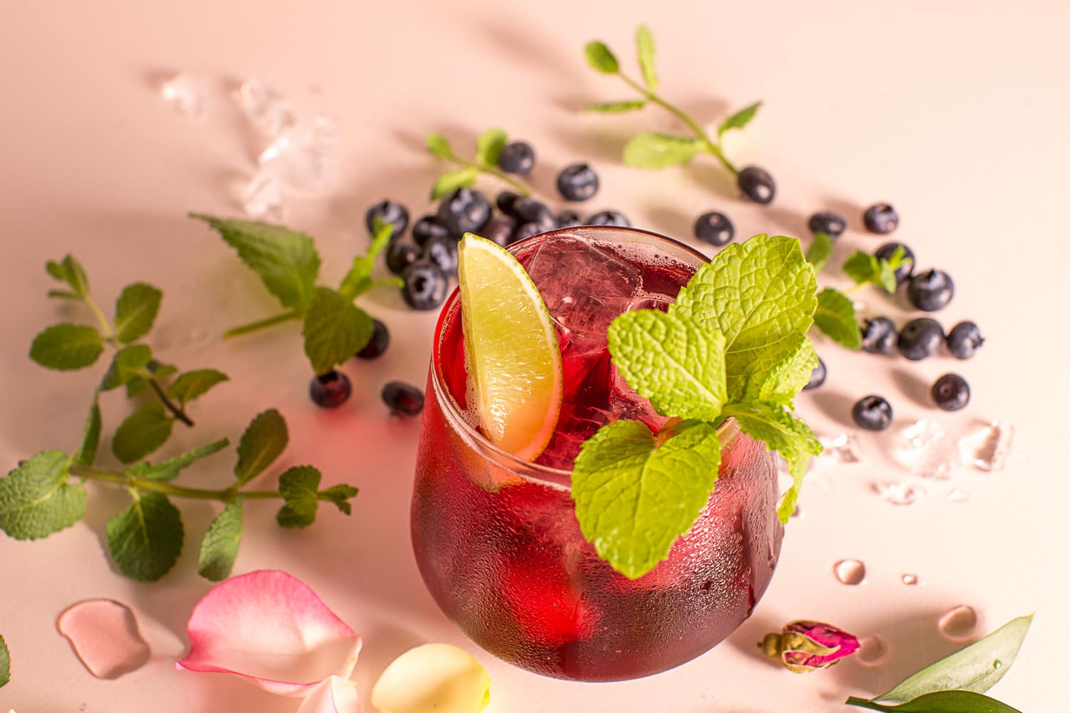 Mockly Baron von Blue – Cóctel sin alcohol  Cóctel sin alcohol listo para beber  Mezclador de bebidas sin alcohol  Soda de arándano rosa y menta