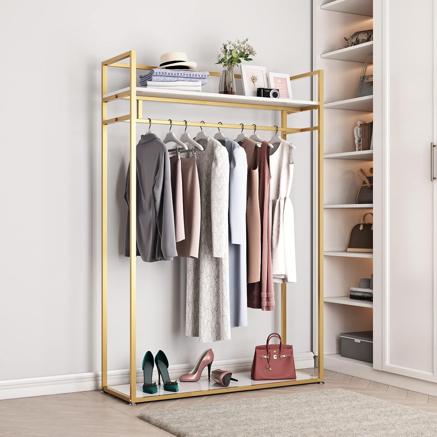 Perchero de ropa resistente con estantes para colgar ropa, perchero independiente de metal dorado para exhibición minorista (47.24 pulgadas de largo)