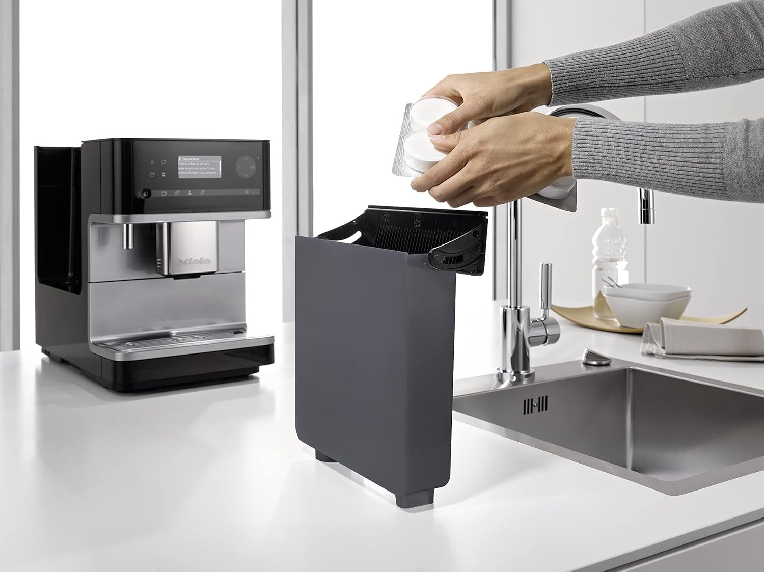 Miele Tabletas descalcificantes para máquinas de café, hornos de vapor, hornos, rangos, 6 unidades