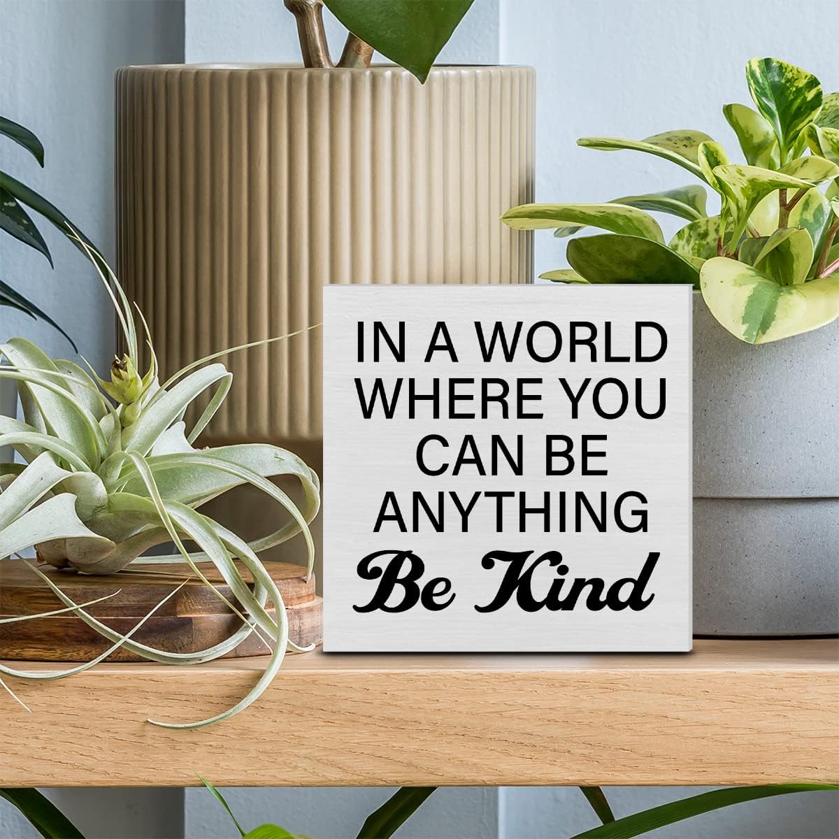 Caja decorativa de madera con cita de bondad, letrero con texto en inglés “In a World Where You Can Be Anything Be Anything Be Kind”, placa de