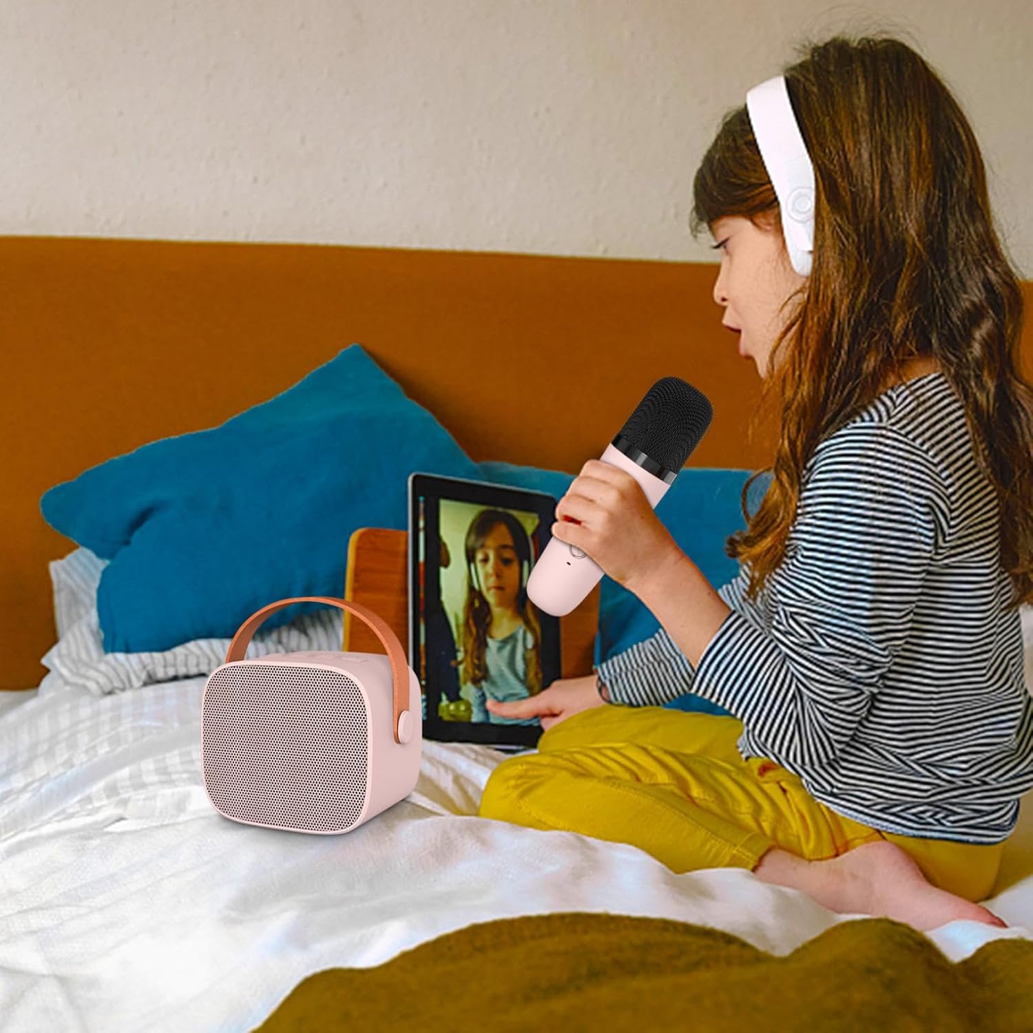 Mini máquina de karaoke, altavoz Bluetooth portátil con 2 micrófonos inalámbricos para niños y adultos con luces LED, regalos para niñas y niños,
