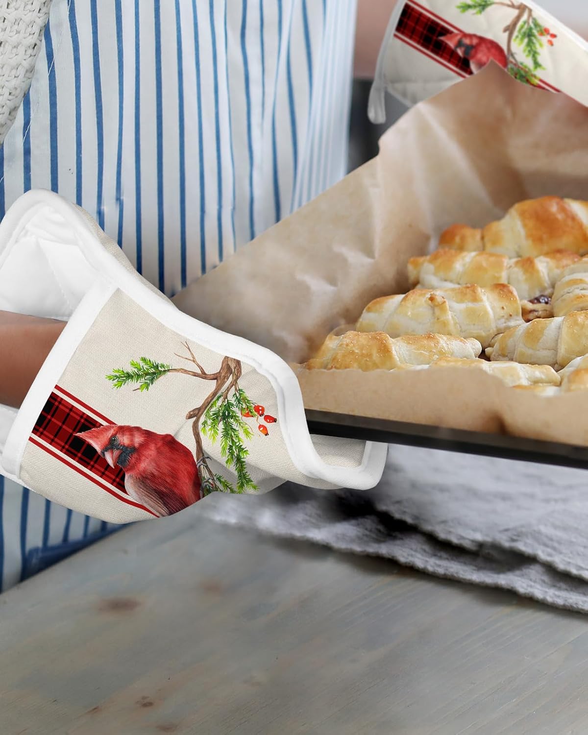 Christmas Red Bird 2Pcs Pot Holders for Kitchen, Non Slip & Heat Insulation Terry Cloth Potholder Set with Pocket, Thick Hot Pad Oven Mitts Trivet