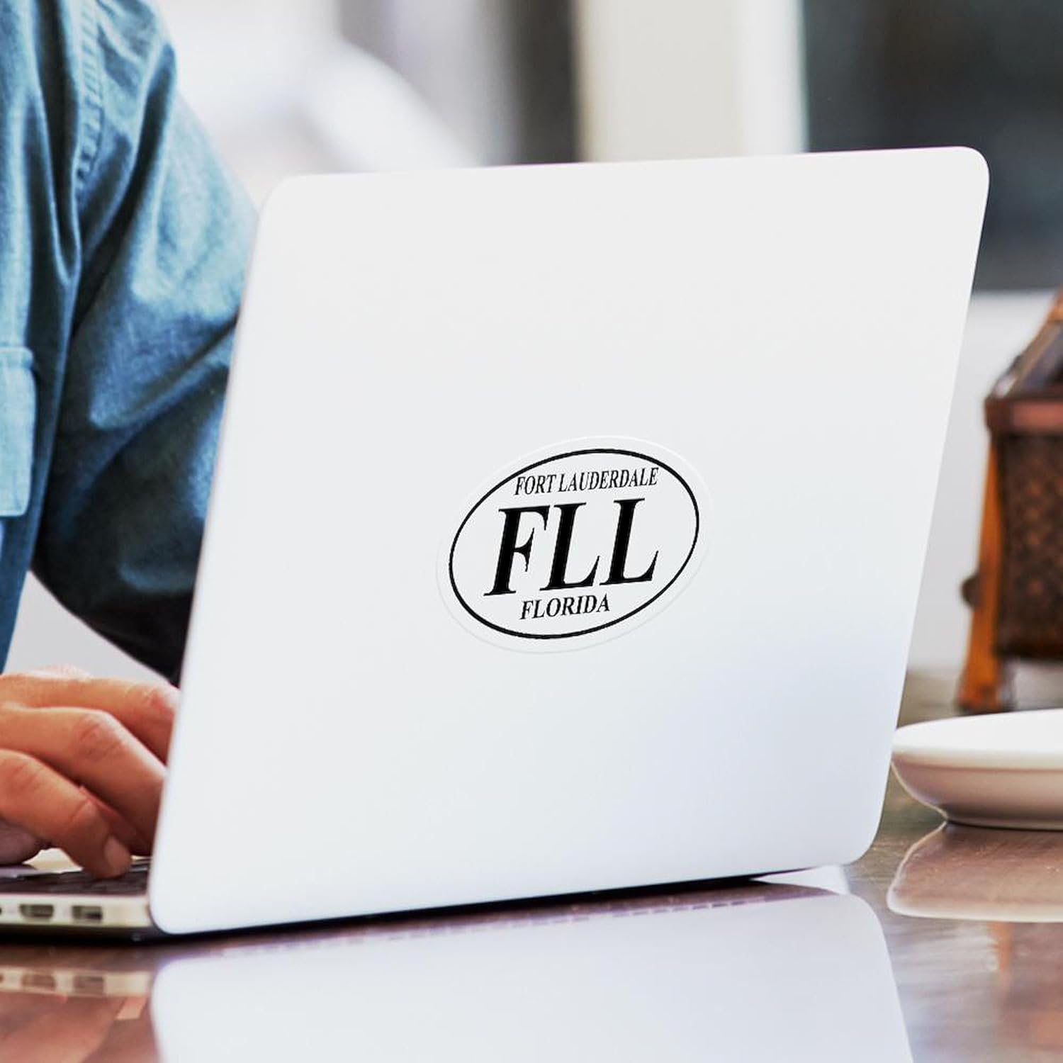 CafePress FLL Fort Lauderdale – Adhesivo ovalado para parachoques