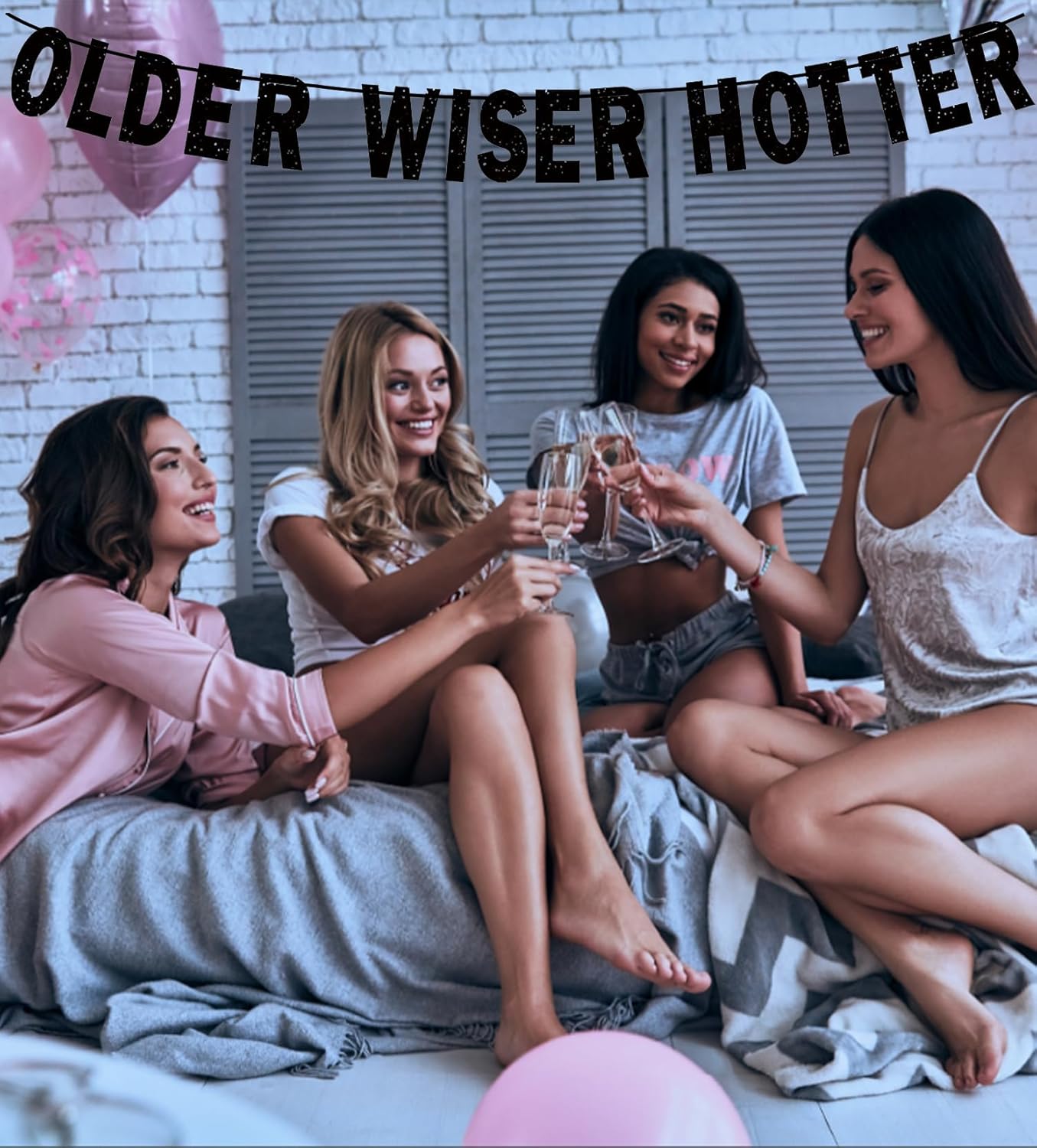 Cartel negro con purpurina para fiesta de cumpleaños de Older Wiser Hotter, divertido y lindo cartel de guirnalda de cumpleaños para 30, 40, 50, 60,