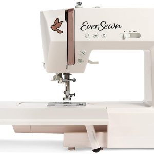 EverSewn Celine – Máquina de coser controlada por computadora, 197 patrones de puntada, 1 alfabeto completo, perfecta para el alcantarillado EverSewn Celine – Máquina de coser controlada por computadora, 197 patrones de puntada, 1 alfabeto completo, perfecta para el alcantarillado