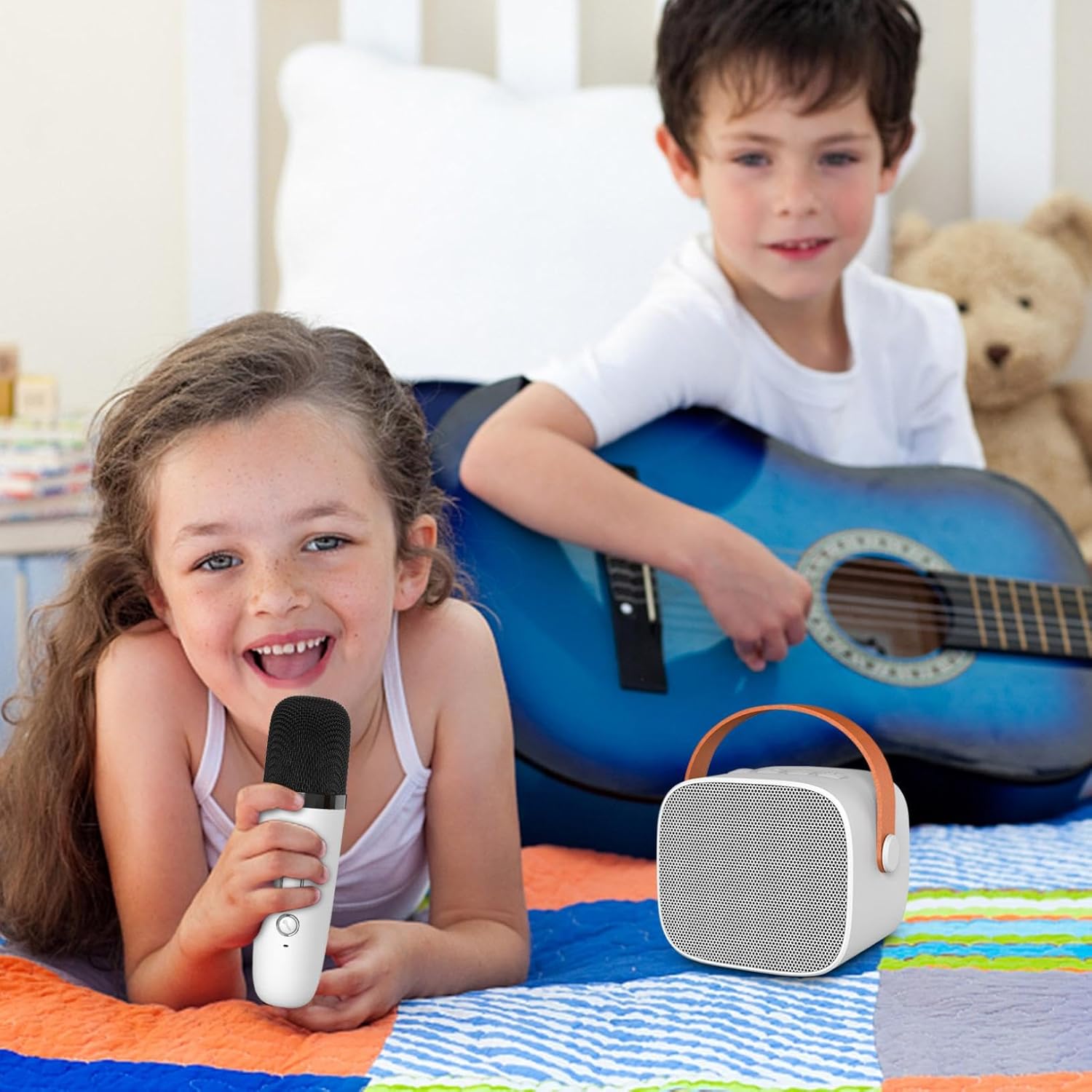 Mini máquina de karaoke, altavoz Bluetooth portátil con 2 micrófonos inalámbricos para niños y adultos con luces LED, regalos para niñas y niños,