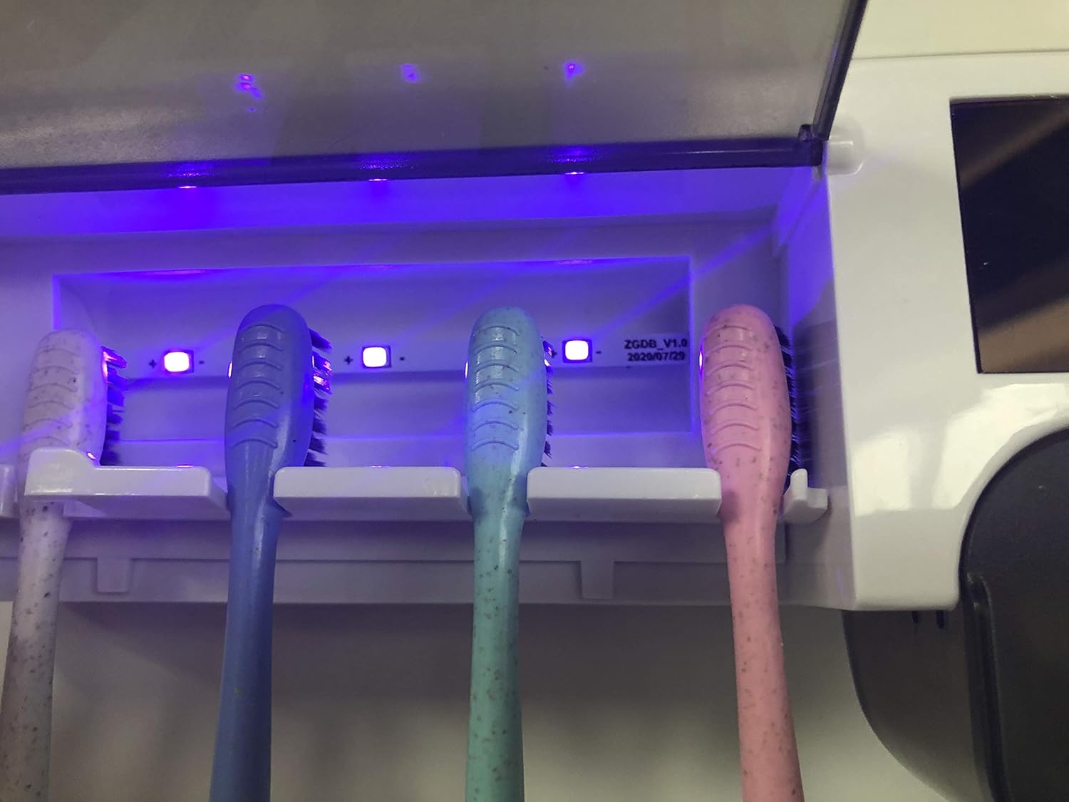 Soporte para cepillos de dientes con 4 ranuras con tapa, función de limpieza de estante para cepillos de dientes montado en la pared, organizador de