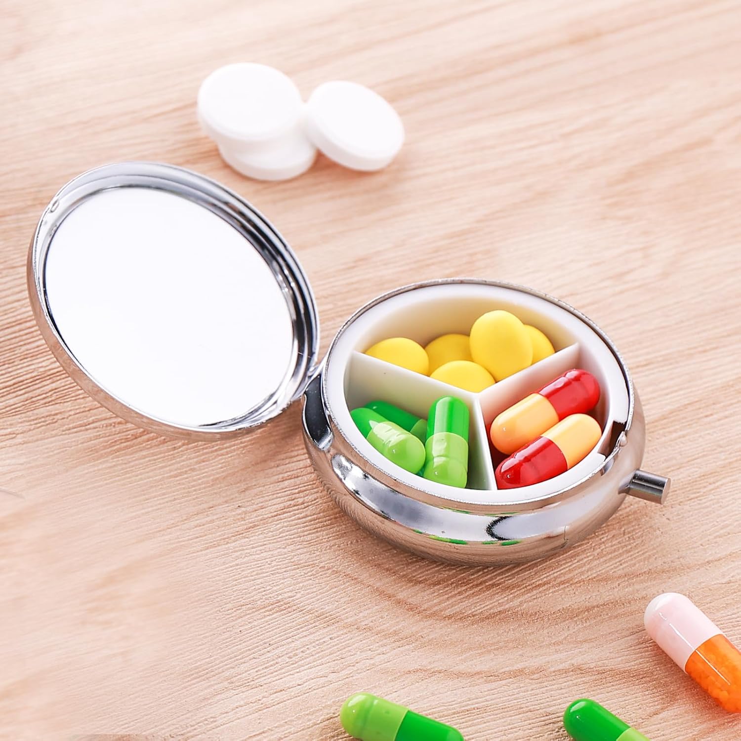 Sibba Pastillero portátil de 3 compartimentos para medicina, pastillero multifuncional a prueba de humedad para bolso y bolsillo, bonita caja
