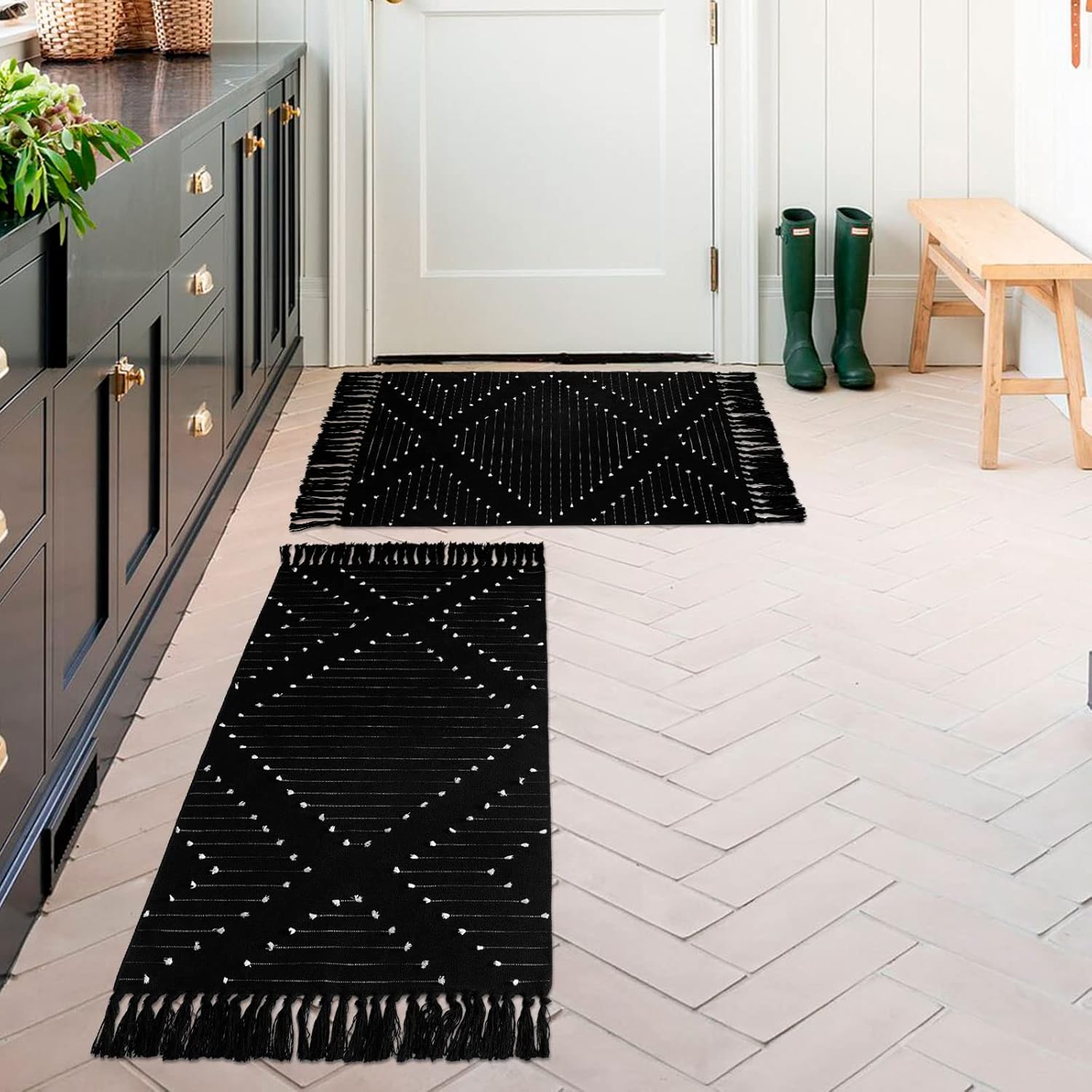 MitoVilla Juego de 2 alfombras de baño bohemias negras de 2 x 3 pies + 2 x 4.3 pies, alfombra de pasillo pequeña con borla para cocina, tejido de