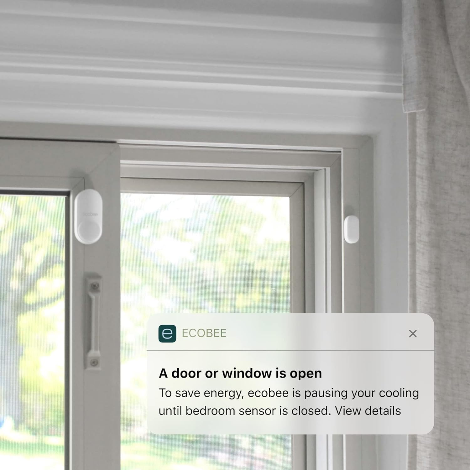 ecobee SmartCamera Smart Security Bundle Cámara inteligente Cámara de seguridad WiFi para interiores y paquete de 2 sensores inteligentes para