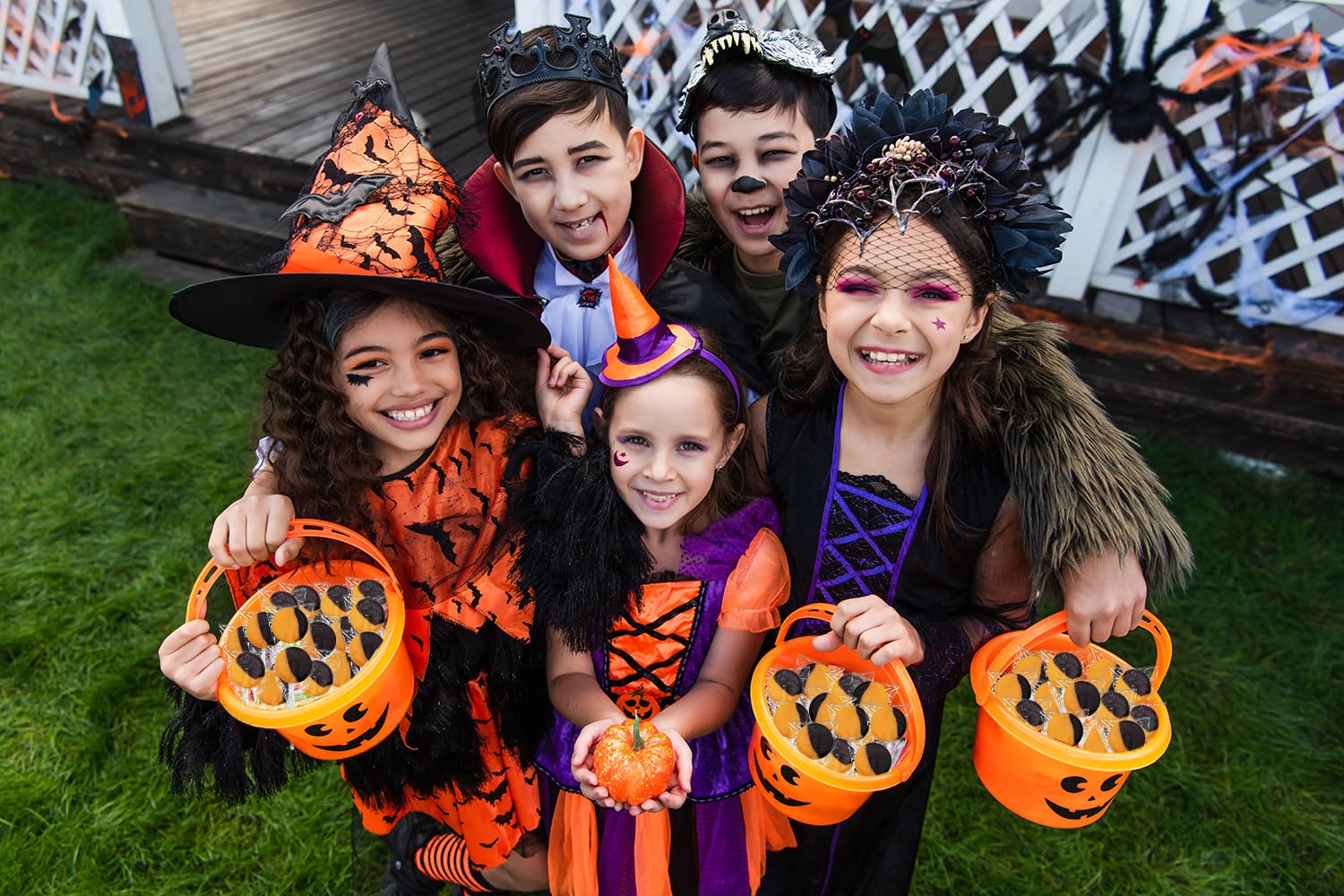 Fruidles Paleta plana naranja y negra, ideal para rellenar bolsas de golosinas de Halloween, envueltas individualmente (media libra)