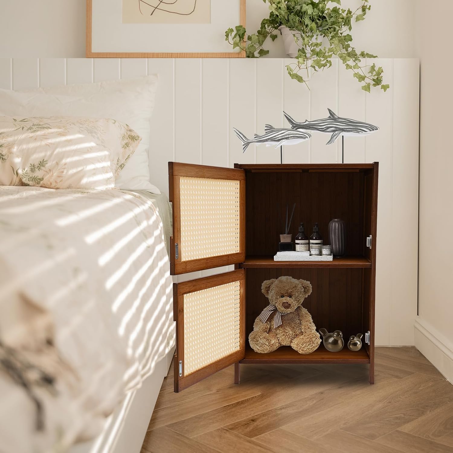 Mesita de noche con 2 cajones decorativos tipo ratán, moderna mesita de noche con pies de bambú natural macizo, mesa auxiliar de cama para