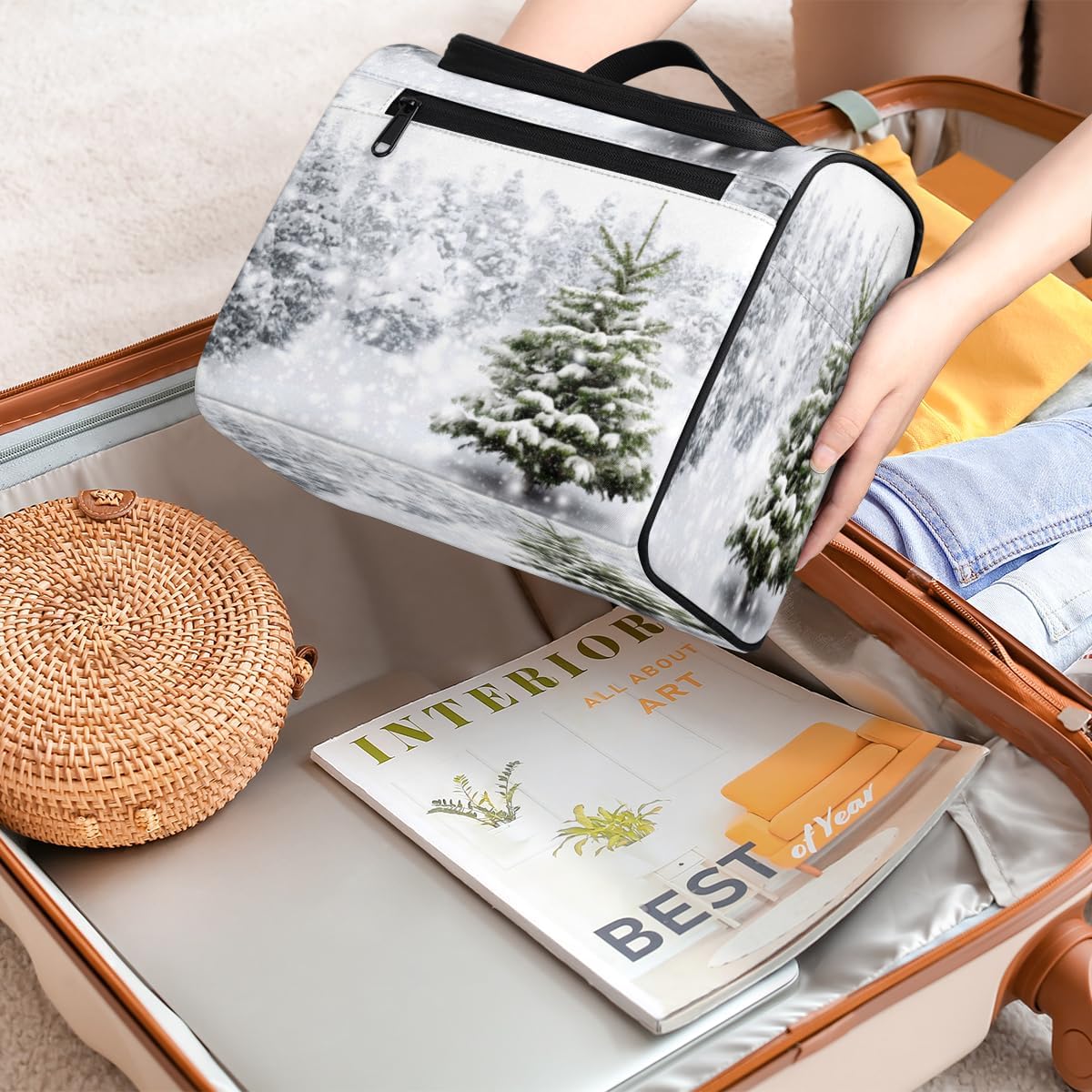 Winter Art Decor Toiletry Bag for Women Travel Makeup Organizer with Hanging Hook Traveling Cosmetic Bags for Toiletries Accessories