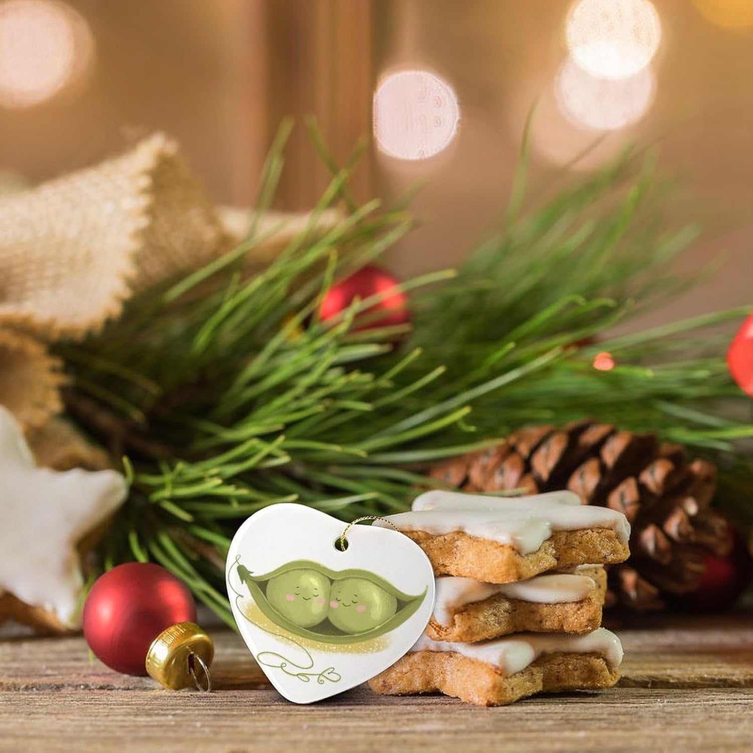 Adornos de cerámica para árbol de Navidad, 2.8 pulgadas con caja para árbol de Navidad, adorno en forma de corazón, dos guisantes verdes en la vaina