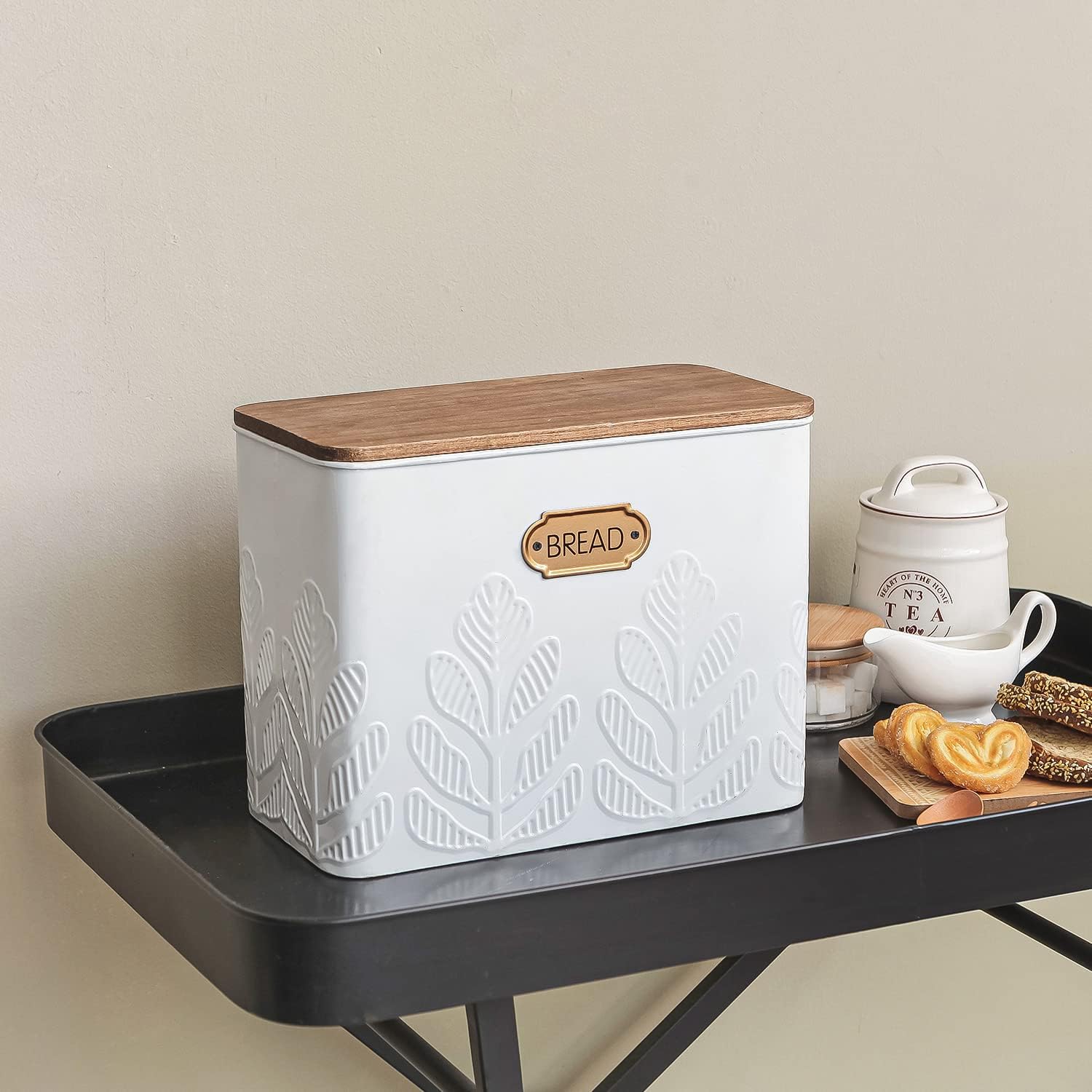 NIKKY HOME Caja de pan blanca extragrande que ahorra espacio con tapa de madera, capacidad para 2 panes, contenedor vertical para almacenamiento de