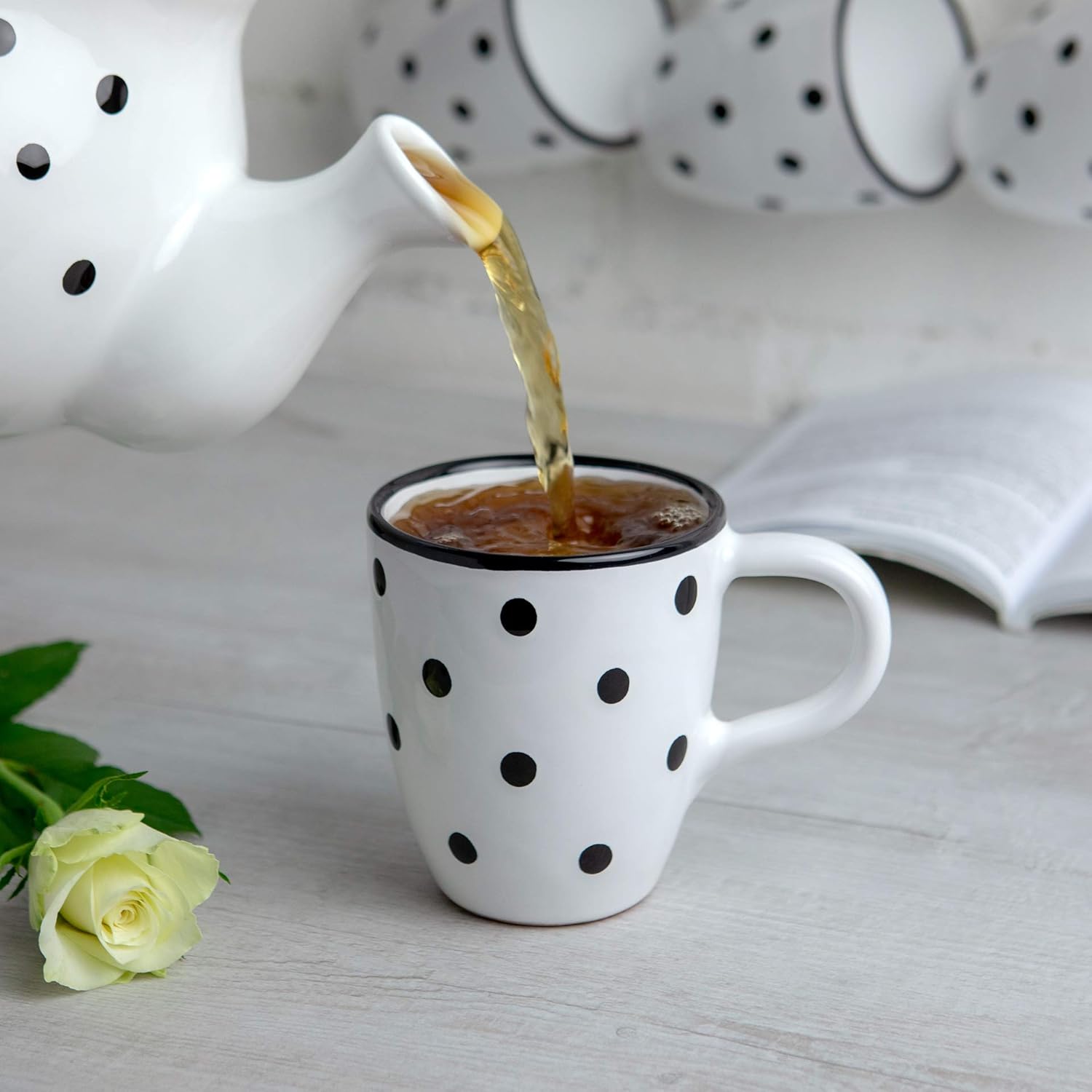City to Cottage Taza de cerámica hecha a mano con lunares blancos y negros de 10 oz10.1 fl oz, chocolate caliente, café, taza de té, taza con mango