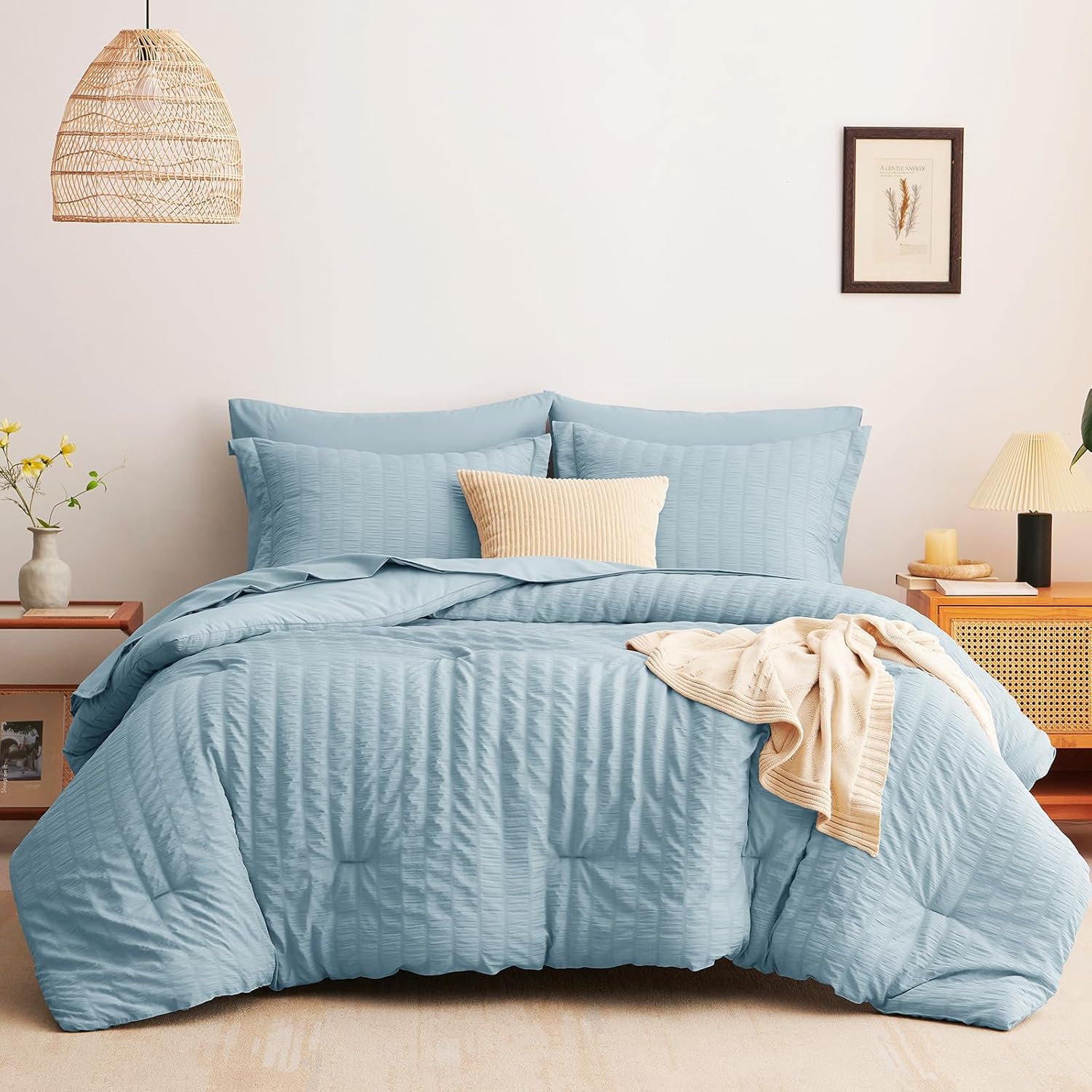 CozyLux Juego de edredón de sirsaca tamaño King con cama azul claro en una bolsa, juego de ropa de cama de 7 piezas para todas las estaciones con