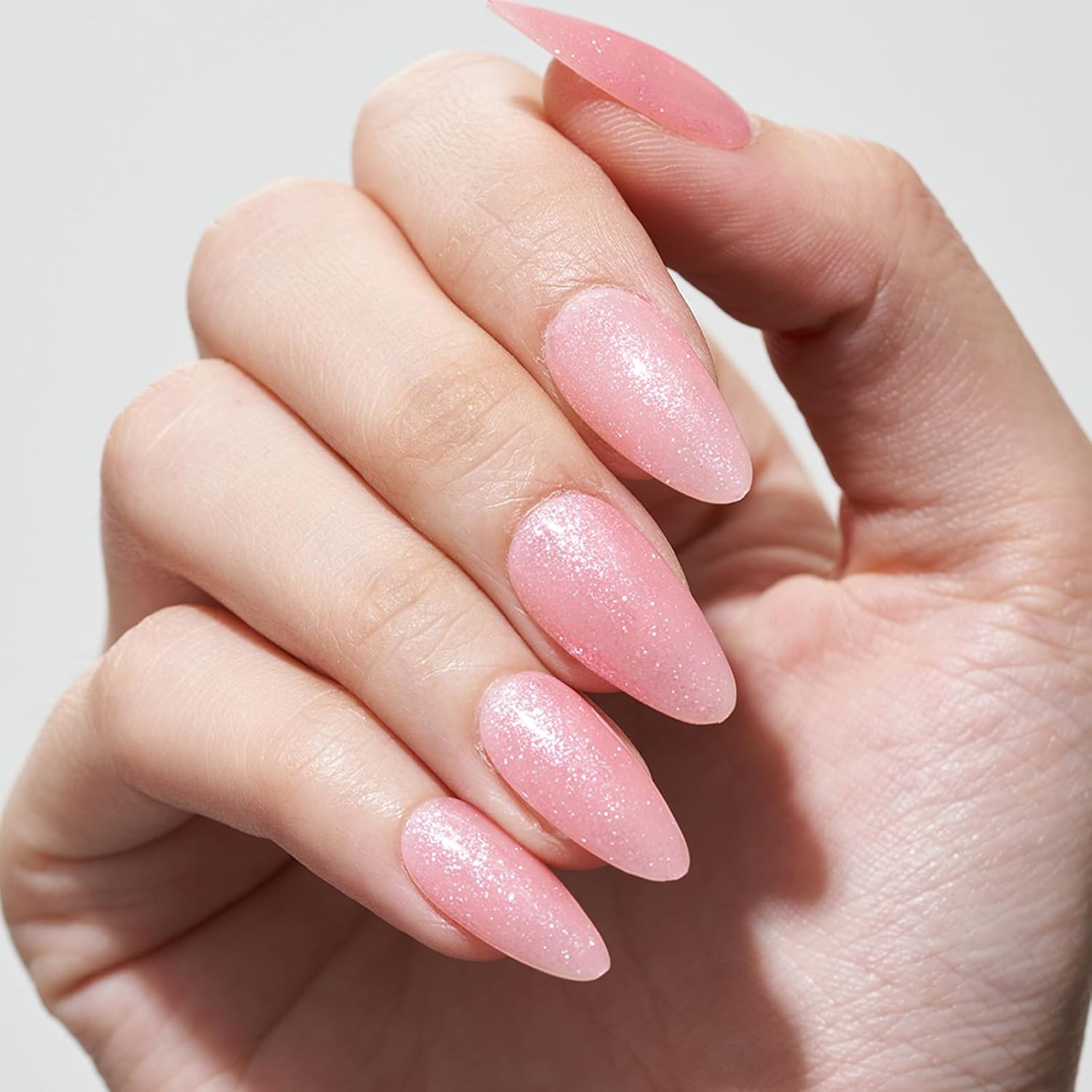 GLAMERMAID Uñas postizas a presión de almendra medianas, hechas a mano con purpurina plateada con esmalte de uñas rosa claro, pegamento en las uñas,