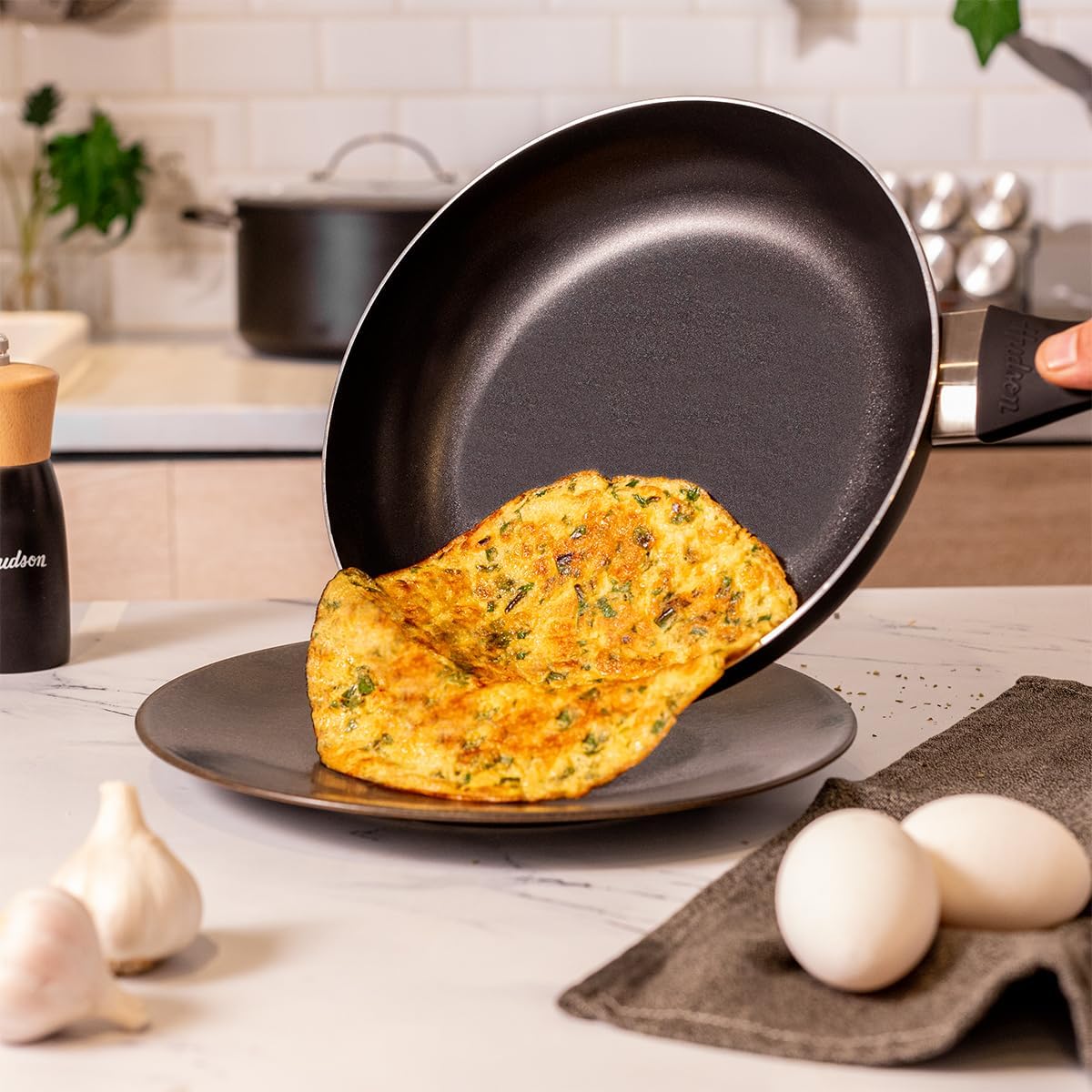 HUDSON Aluminium frying pan with non-stick 9.5 in, cookware