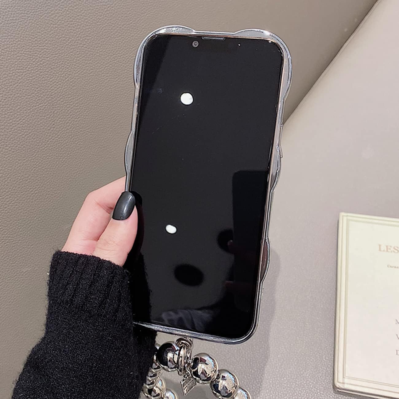 Bonita funda compatible con iPhone 11 Pro Max de 6.5 pulgadas, funda de corazón de dibujos animados 3D con bonita pulsera de cadena, protector de