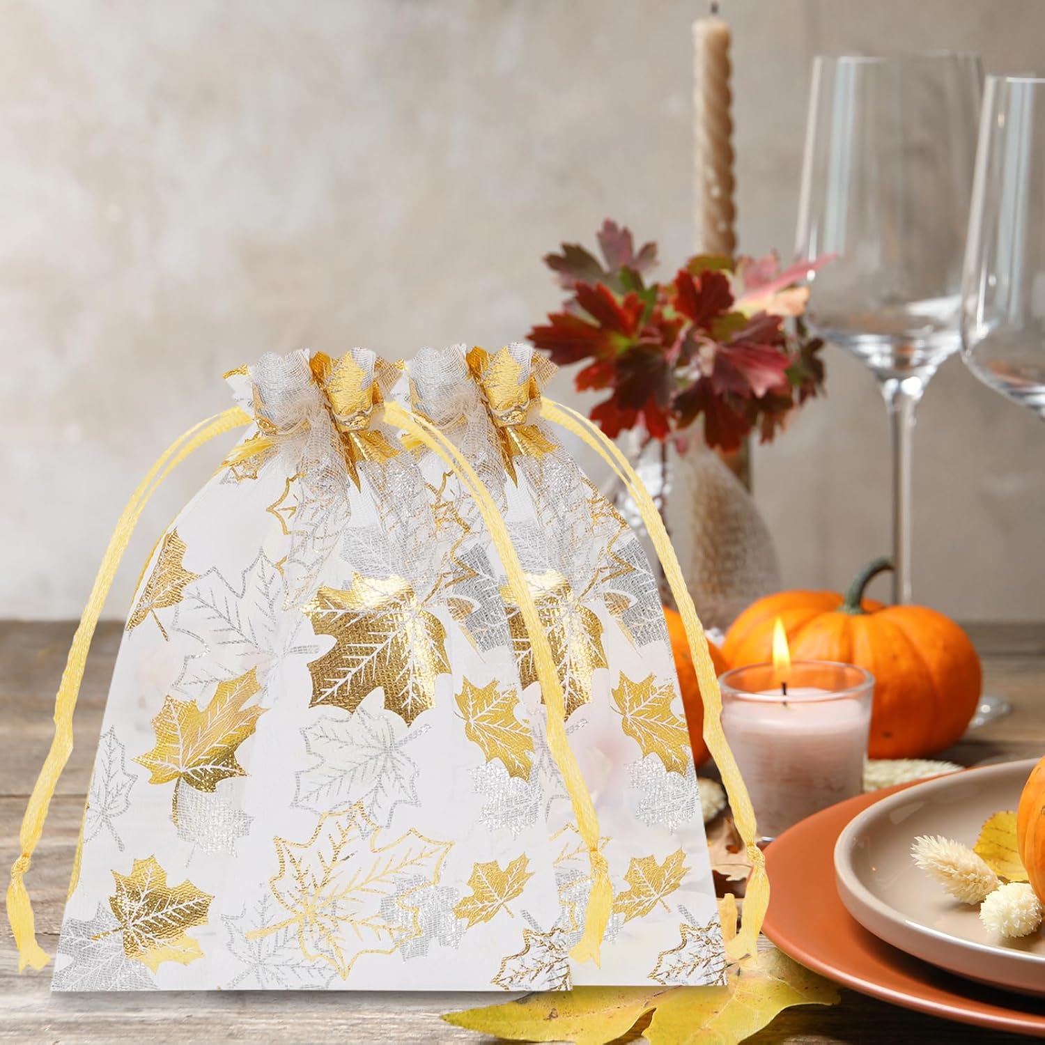 Whaline 100 bolsas de organza de otoño con cordón de hojas de arce doradas, bolsas de regalo de joyería de Acción de Gracias, bolsas de regalo para