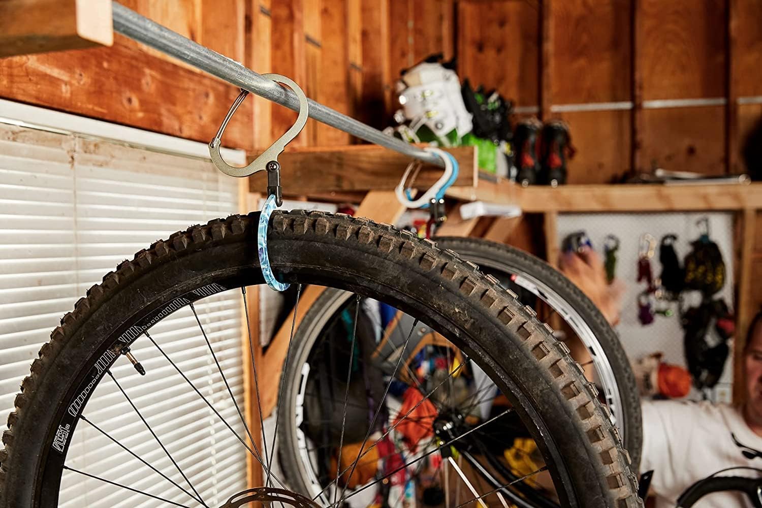 GEAR AID HEROCLIP – Mosquetón grande y gancho para colgar artículos resistentes, mochilas de campamento, maletas, kayaks, bicicletas, organización