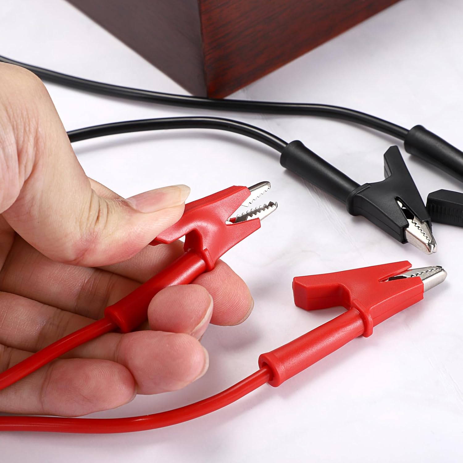 Sumnacon Clips de cocodrilo de doble extremo, cable de cable de prueba de 15 A con clips aisladores, 2 cables flexibles de prueba de 6.6 pies6.6 ft