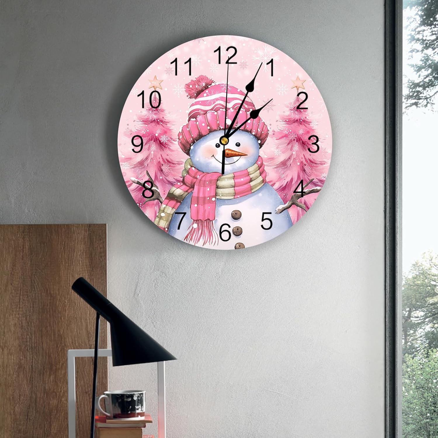 Artwork Store Reloj de pared de Navidad silencioso de 10 pulgadas, con diseño de muñeco de nieve rosa, copo de nieve, funciona con pilas, elegante,