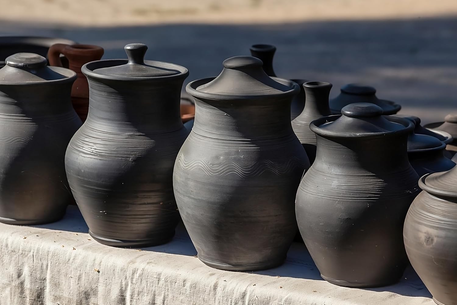 PM Black Earthenware Low Fire Pottery Clay, 27.6 lb (12.5 kg)  Kiln-Fired Clay for Wheel-Throwing, Handbuilding & Modelling – Ready-to-Use