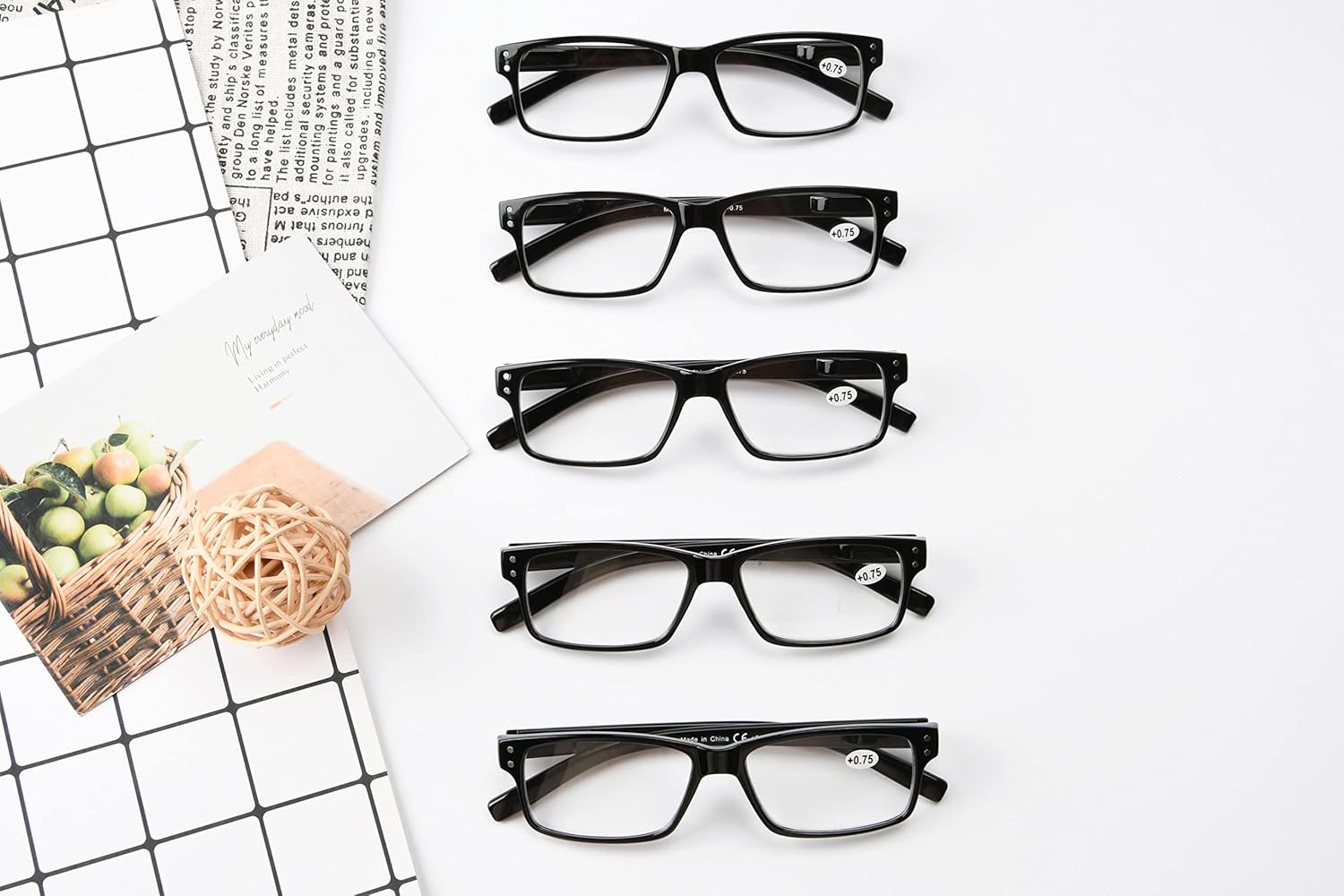 Eyekepper Paquete de 5 lentes de lectura para hombre, bisagras de resorte, gafas clásicas, marco negro, sin aumentos