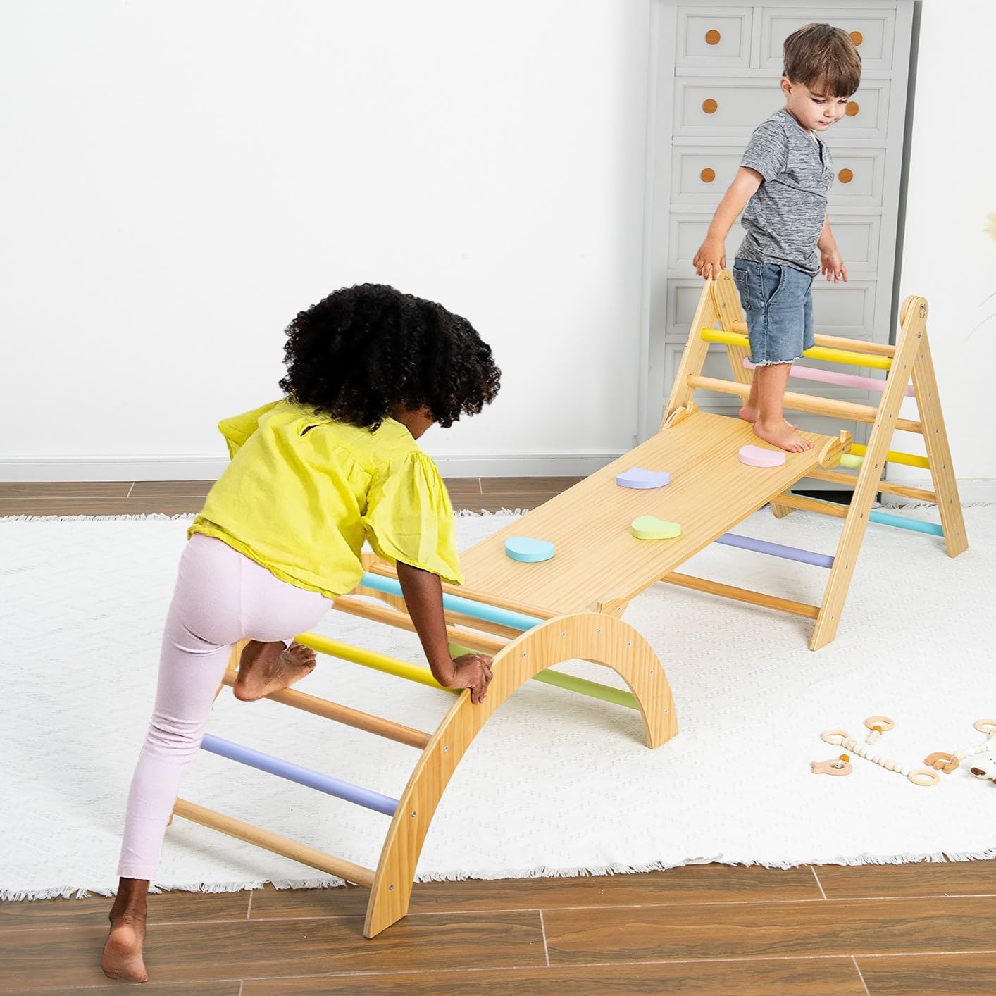 Avenlur Cedar – Juego de gimnasio 5 en 1 para interiores, juego de escalada Montessori con arco, escalera triangular ajustable, rampa de escalada,