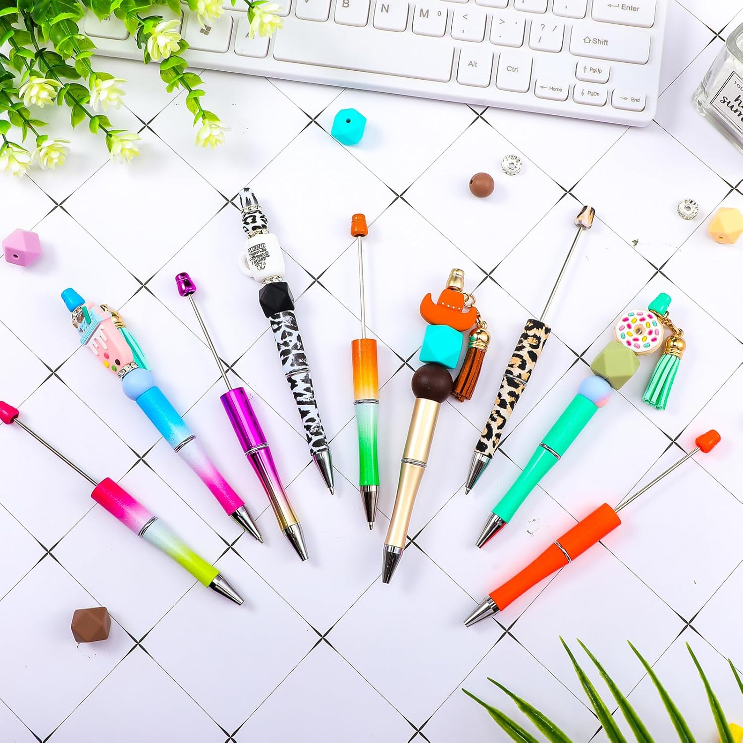 Juego de 150 bolígrafos de plástico con cuentas, 55 tipos de colores de concha, tinta negra, bolígrafos de cuentas geniales surtidos para