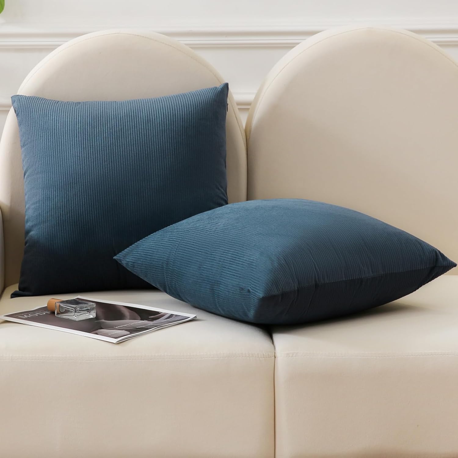 JIAHANNHA Juego de 2 fundas de almohada de terciopelo azul gris de 24 x 24 pulgadas, fundas de cojín cuadradas con diseño de rayas suaves y