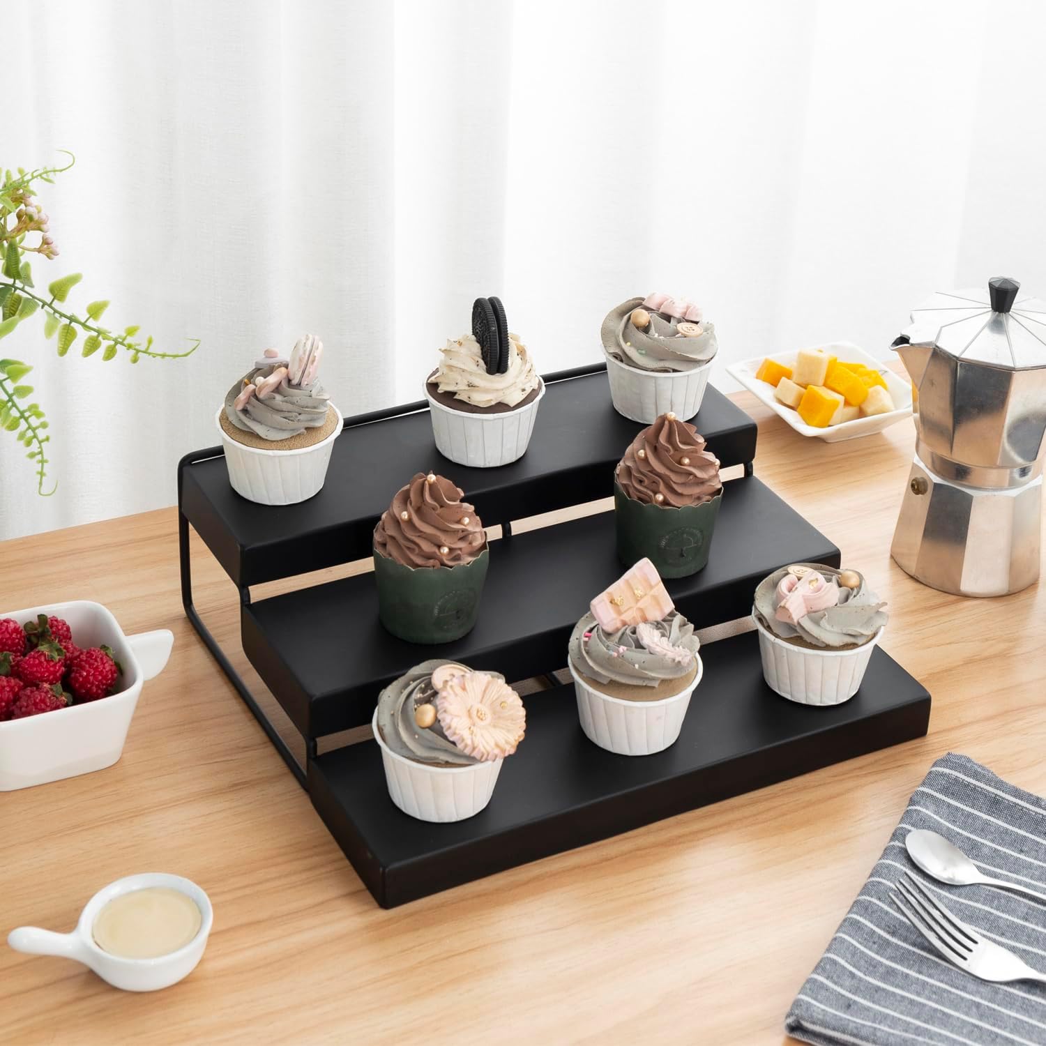 MyGift Soporte para cupcakes de metal negro mate moderno de 3 niveles en un diseño de escalera, soporte elevador de postres escalonado para mini