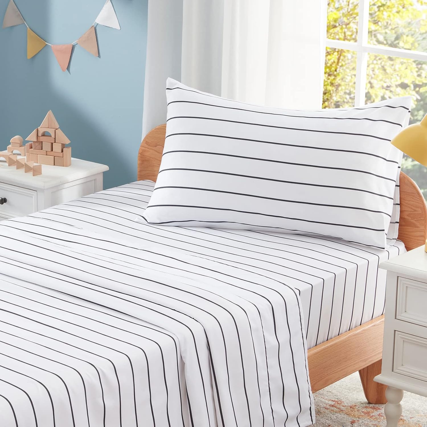 Homiest Juego de sábanas de 4 piezas, color blanco y negro, tamaño matrimonial, juego de ropa de cama suave a rayas horizontales, con bolsillo