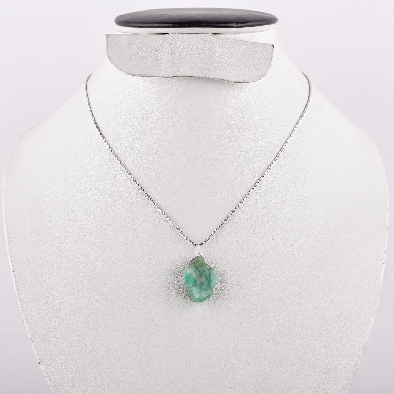 YANARA Natural Raw Green Emerald Stone Rough Crystal Gemstone Dainty Women Pendant Necklace, Chakra Healing Crystals, Birthstone, Silver Plated
