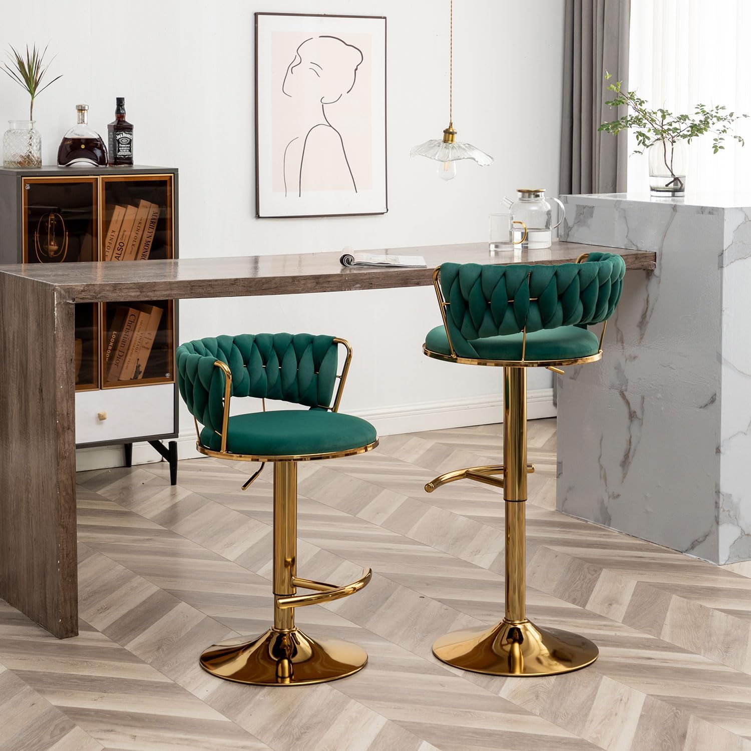 Riknuxi Juego de 4 taburetes de bar de terciopelo dorado, sillas de bar de altura de mostrador con respaldo bajo, taburete de bar giratorio para
